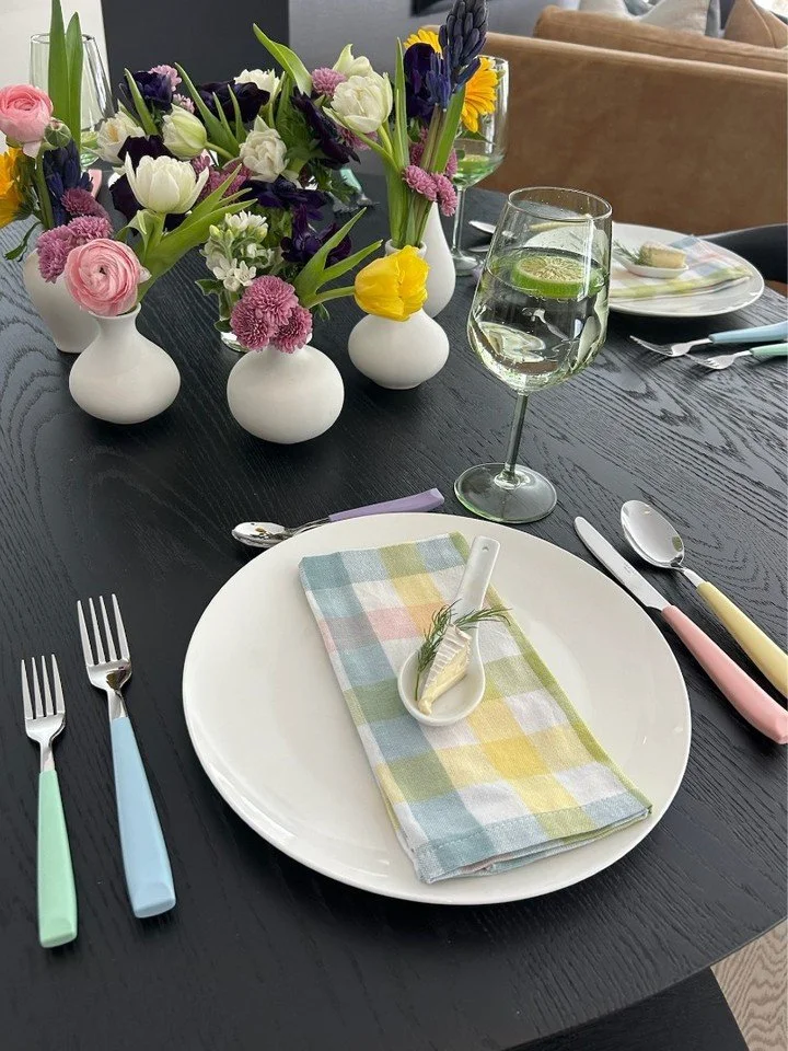 Brighten your Easter table with a pop of pastel and a fresh, colorful floral centerpiece! Soft hues, spring vibes, and cheerful blooms make every gathering feel extra special. #EasterTablescape #SpringFlorals #PastelPerfection #TableInspiration