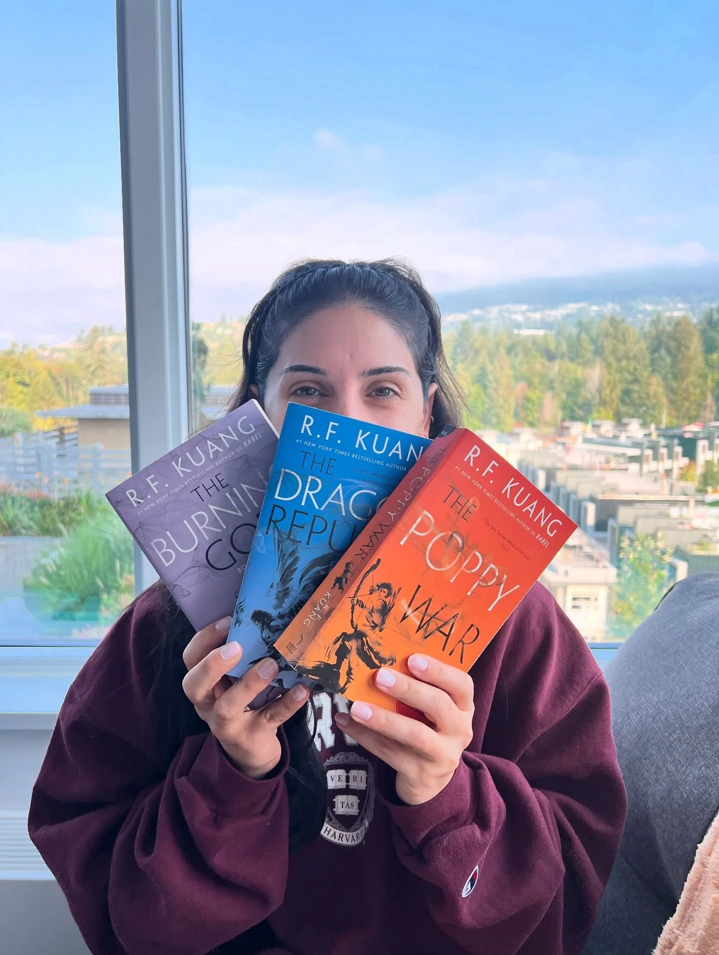 Absolutely devastating.
I don’t know where to start because there’s SO MUCH I have to say about this series and the brilliance of @kuangrf 
Inspired by the Second Sino-Japanese war, this series describes in graphic detail countless brut