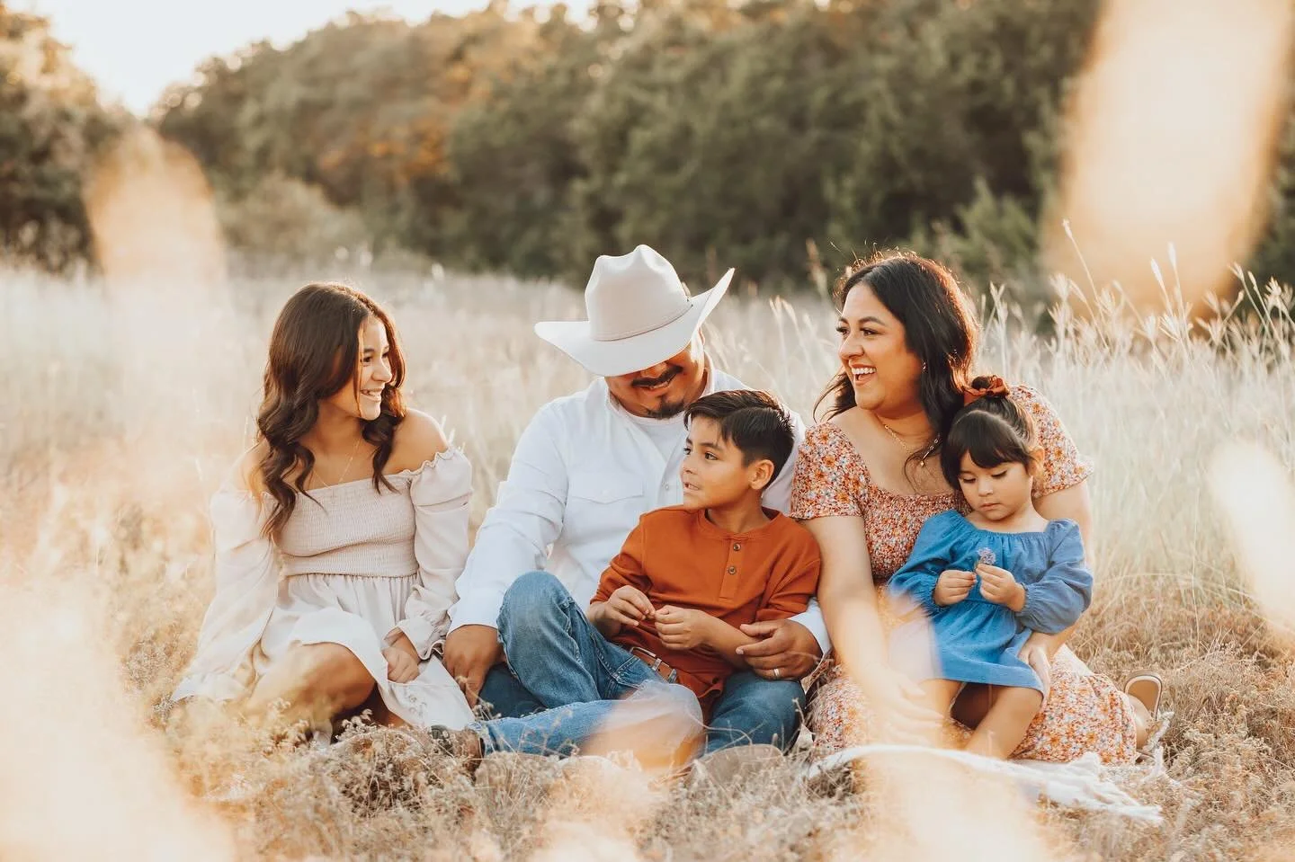 Such a beautiful family in one my favorite spots to shoot at. Golden hour here is 🤌🏼 

I only have a few more days of availability for fall specials, so if you&rsquo;re interested in one message me ASAP! 

Or get your Christmas photos done with me 