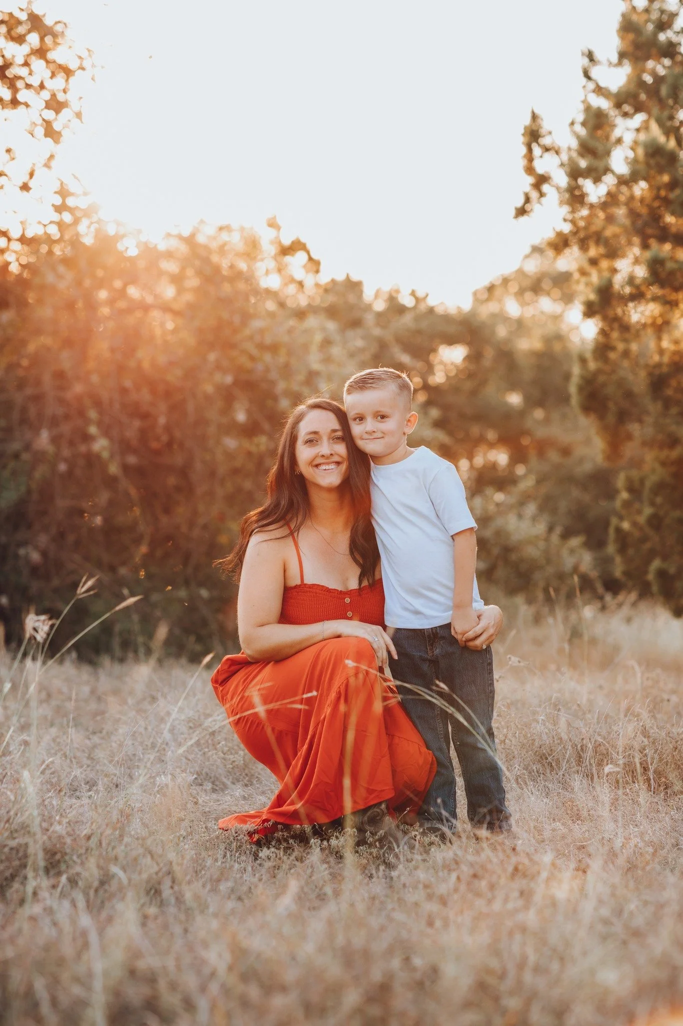 Erin and Carter - the sweetest mom and son duo! Obsessed with how these turned out 😍 Mamas don't forget to get photos with your babies too! I only have a couple more opportunities for fall family specials. I will still have Mini Family sessions and 