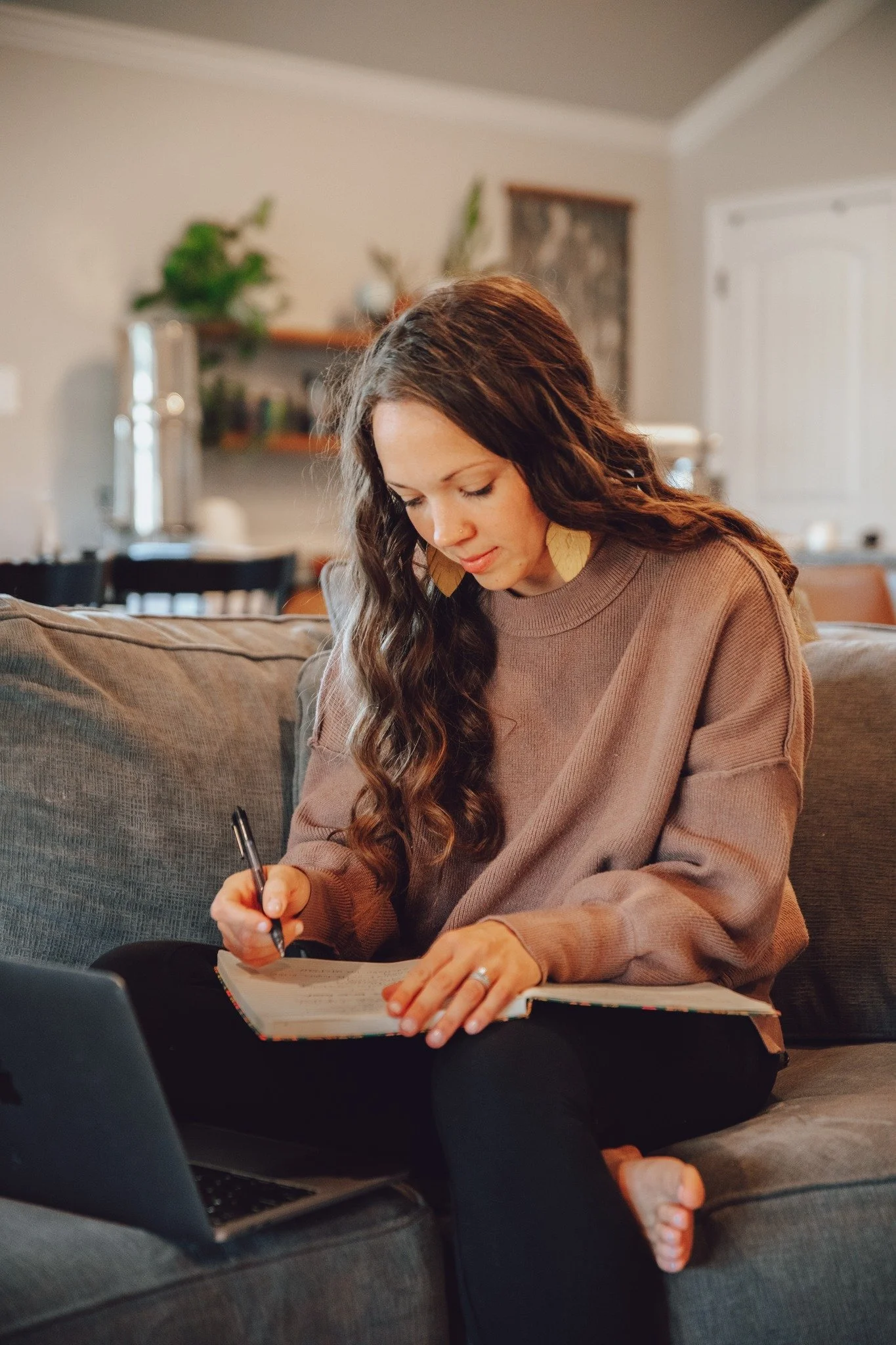 I've been getting a lot of questions lately about whether or not I do branding sessions, and the answer is YES!

👩&zwj;💻Professional photos can really provide the finishing touch to your social media, website, and overall communication with your cl