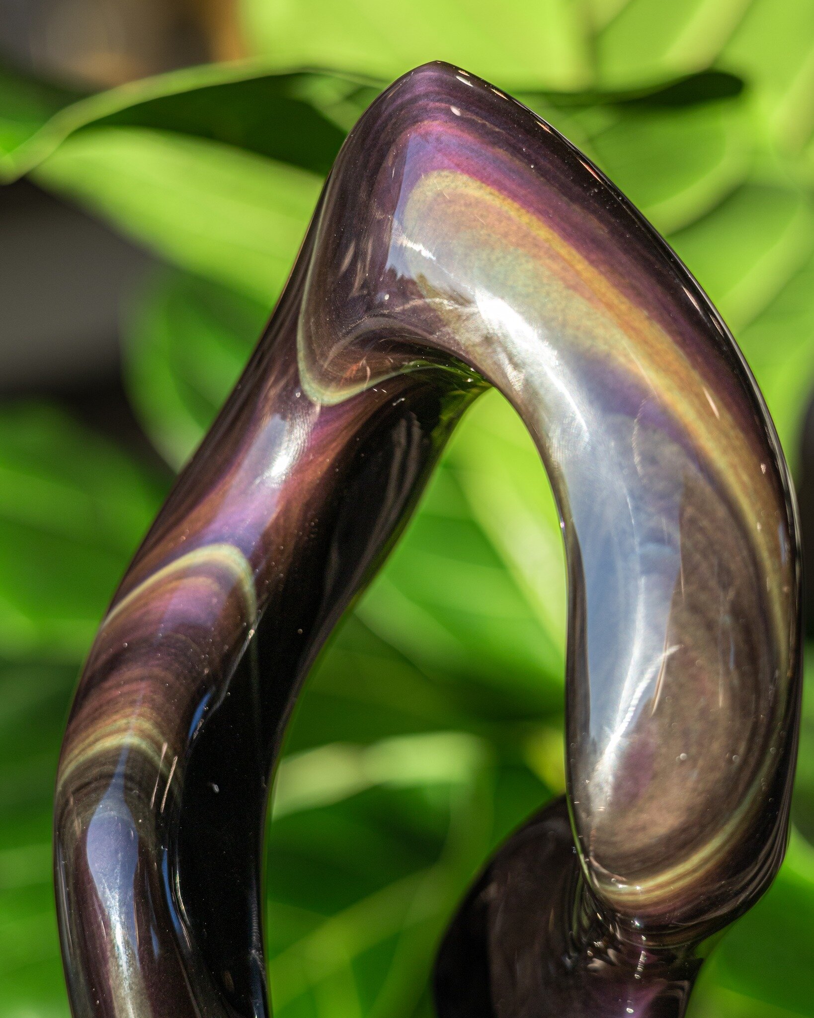 The sun is shining in all the best ways today and the Rainbow Obsidian in the Gallery has been showing off some serious color in all that direct sunlight! 🌞 The rainbow bands in Rainbow Obsidian are a result of inclusions of very, very tiny structur