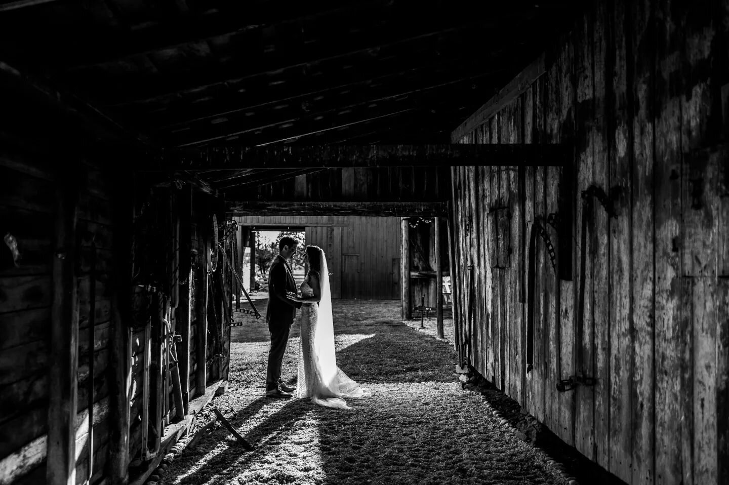 Thank you @jeffsongphoto to document these beautiful moments.

Easy Lynn Farm is not only a great place to get married, but also is  a place where you can bring your family and friends to spend qualitative/quantative time together.

#wedding #farmwed