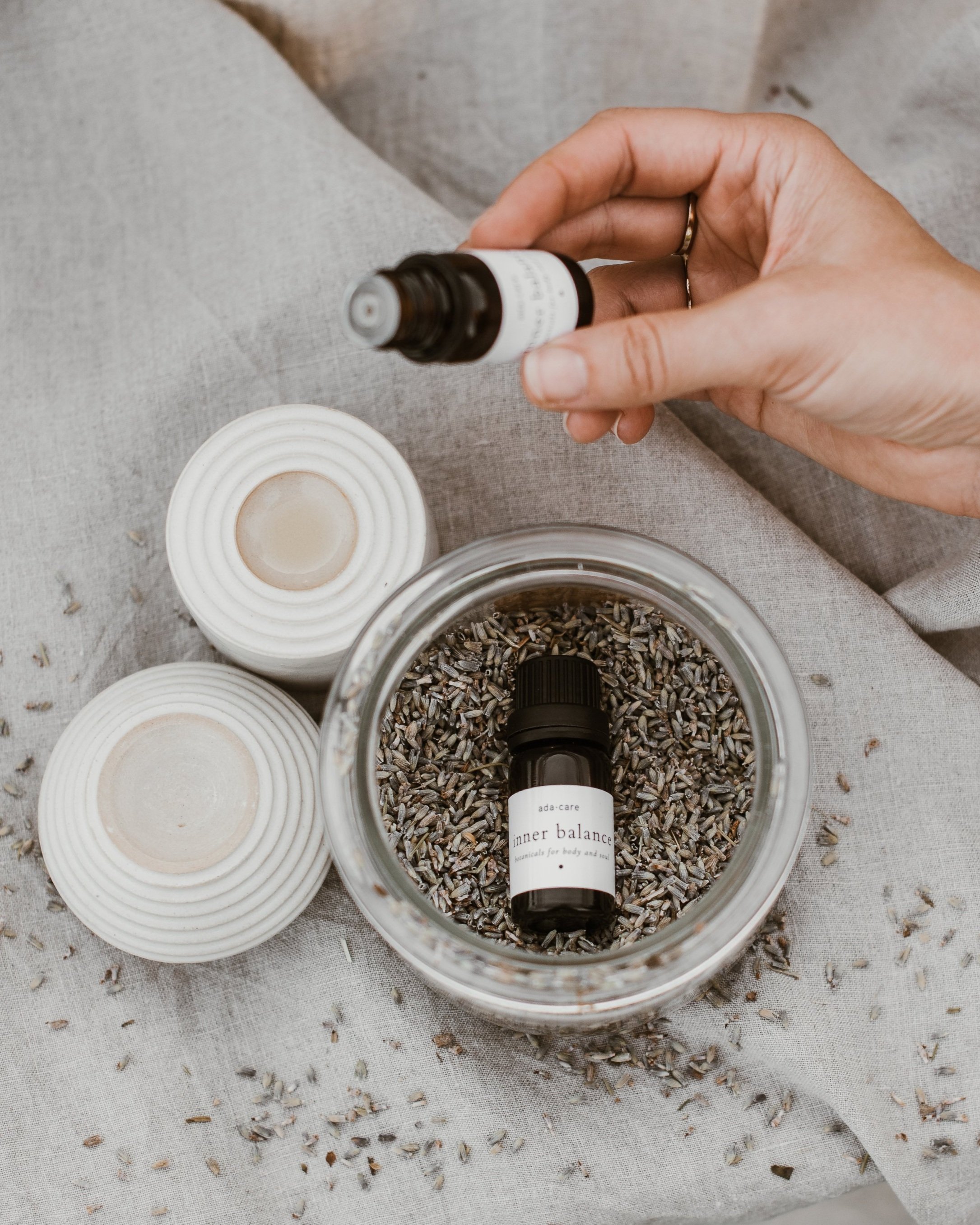 aromasteen still en wild handgedraaide keramiek en synergie adacare inner balance