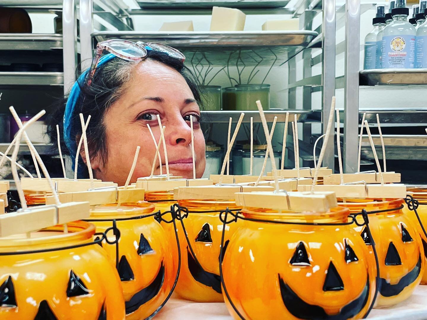 Is it Halloween yet? 🎃Heather&rsquo;s been working overtime on our candle range! Love the pumpkin sandalwood candles! The shop smells just like fall! 🍁🍂🍁

#PumpkinCandle #Handcrafted #FallCandle #CandleMaker #candlemakers #goldlionfarm