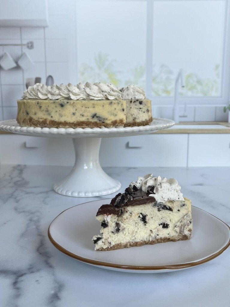 9" Cookies & Cream Cheesecake