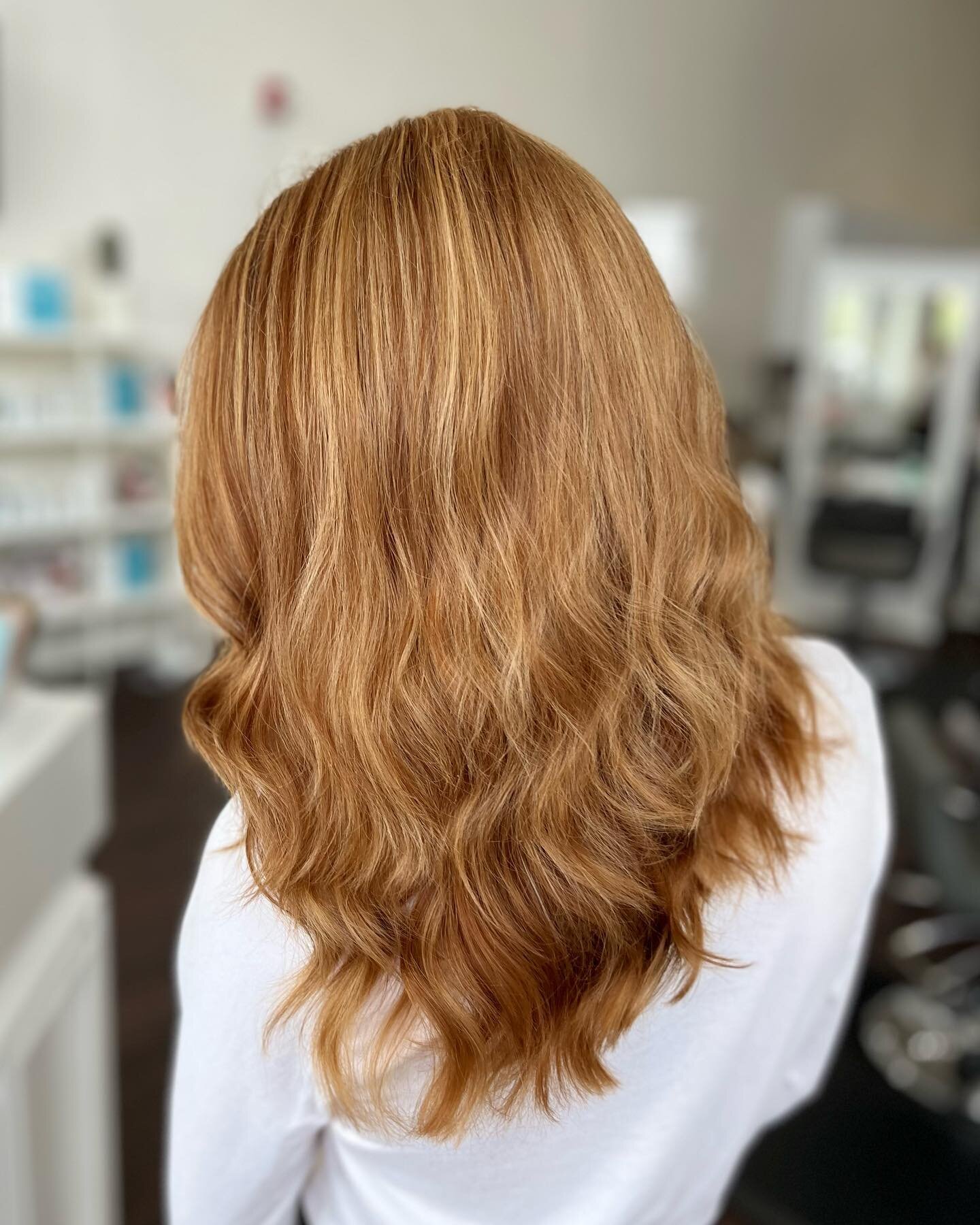 Strawberry shortcake 🍓🍰

#foxandthehair #downtownpetaluma #petaluma #stylist #partialhighlights #partialhighlight #highlights #dimension #style #curls #copper #copperandblonde #kevinmurphy #redkenshadeseq #redken #olaplex #davines #schwarzkopfusa #