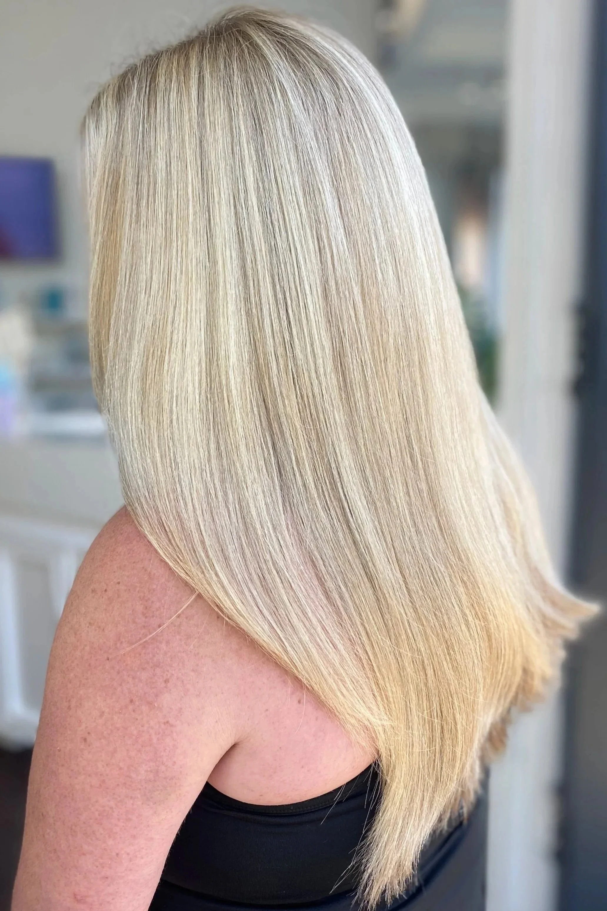 side back view of blonde haired girl