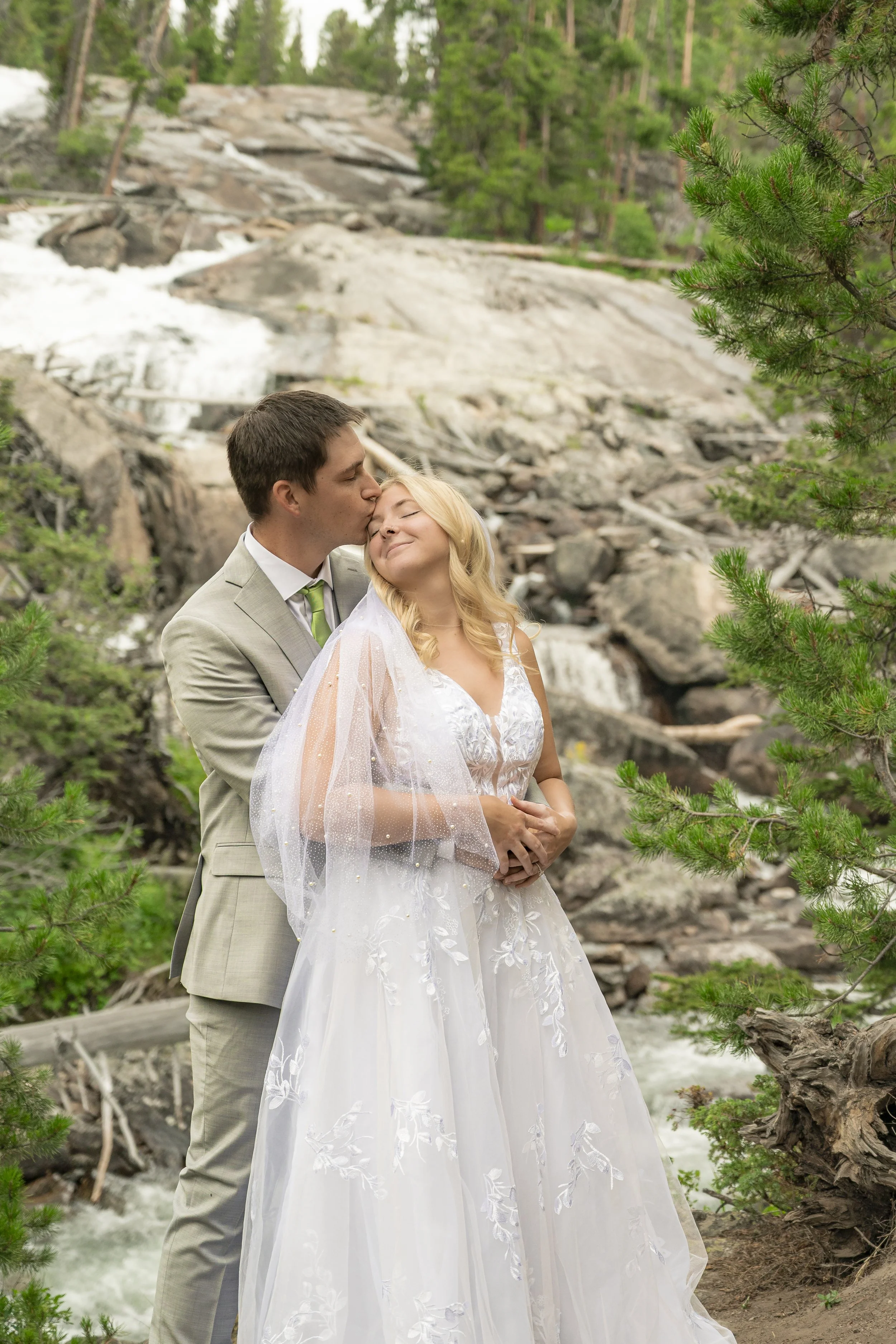 Zach+Hannah_BeartoothBridals-57 copy.jpg