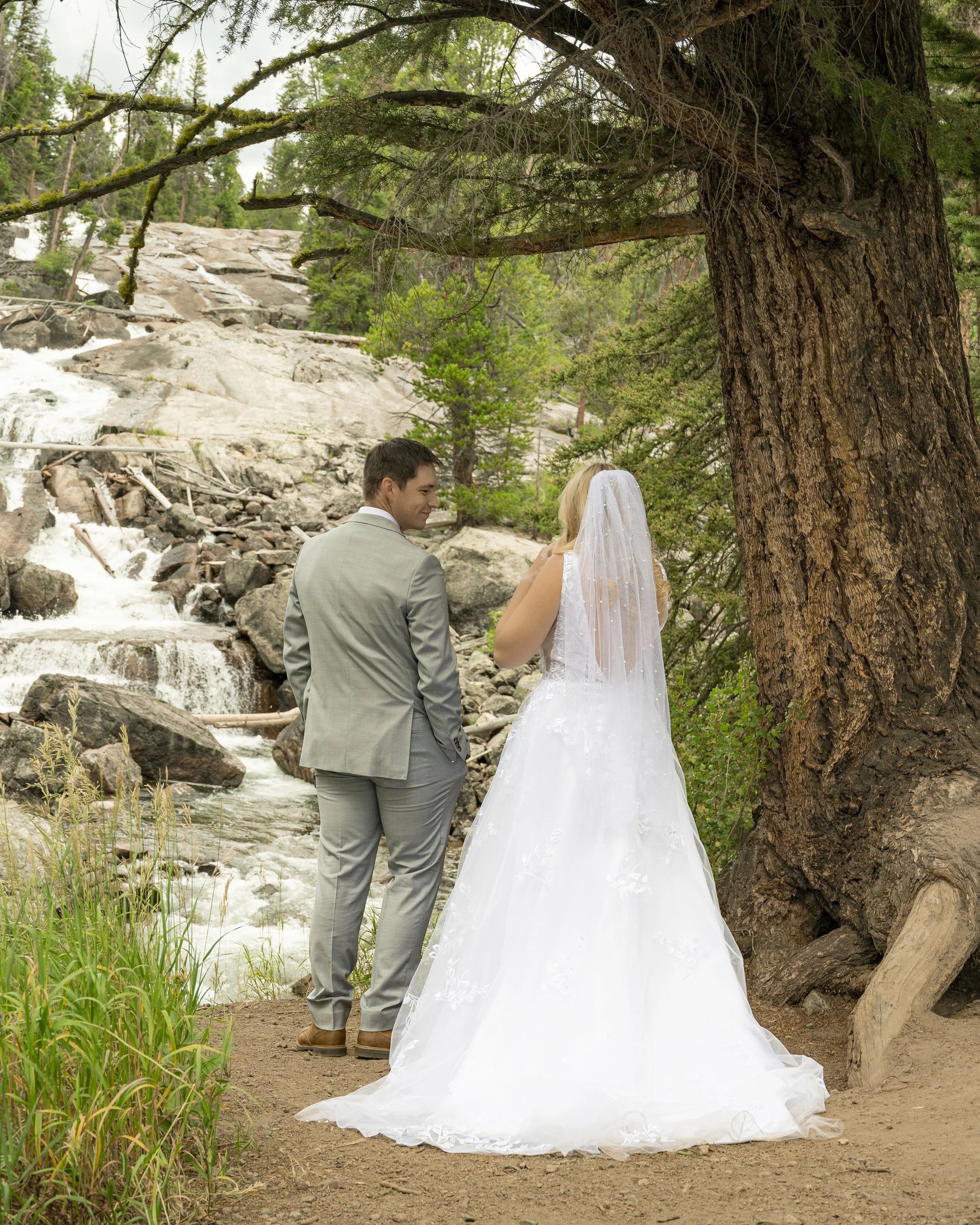 Zach+Hannah_BeartoothBridals-4 copy.jpg