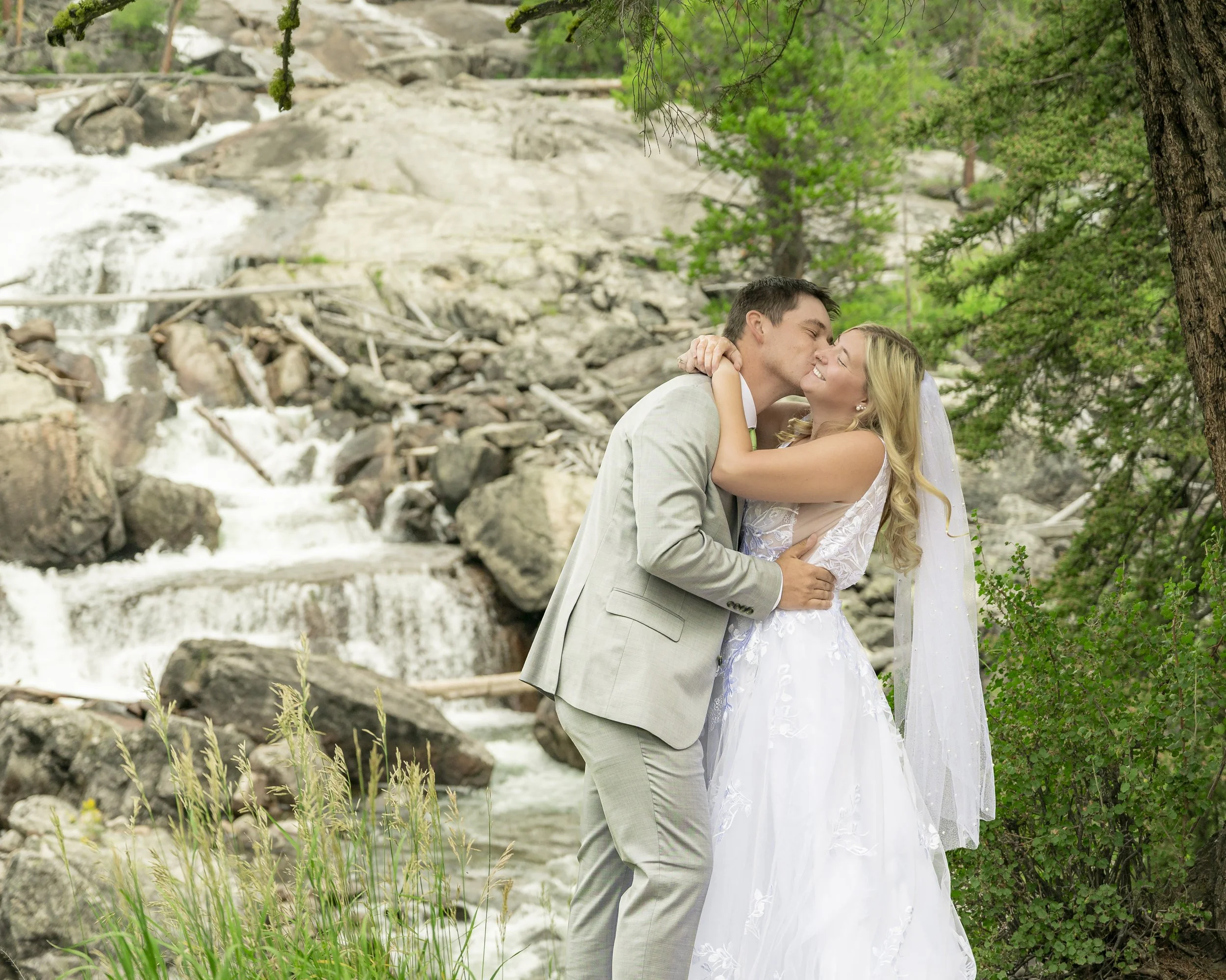Zach+Hannah_BeartoothBridals-34 copy.jpg