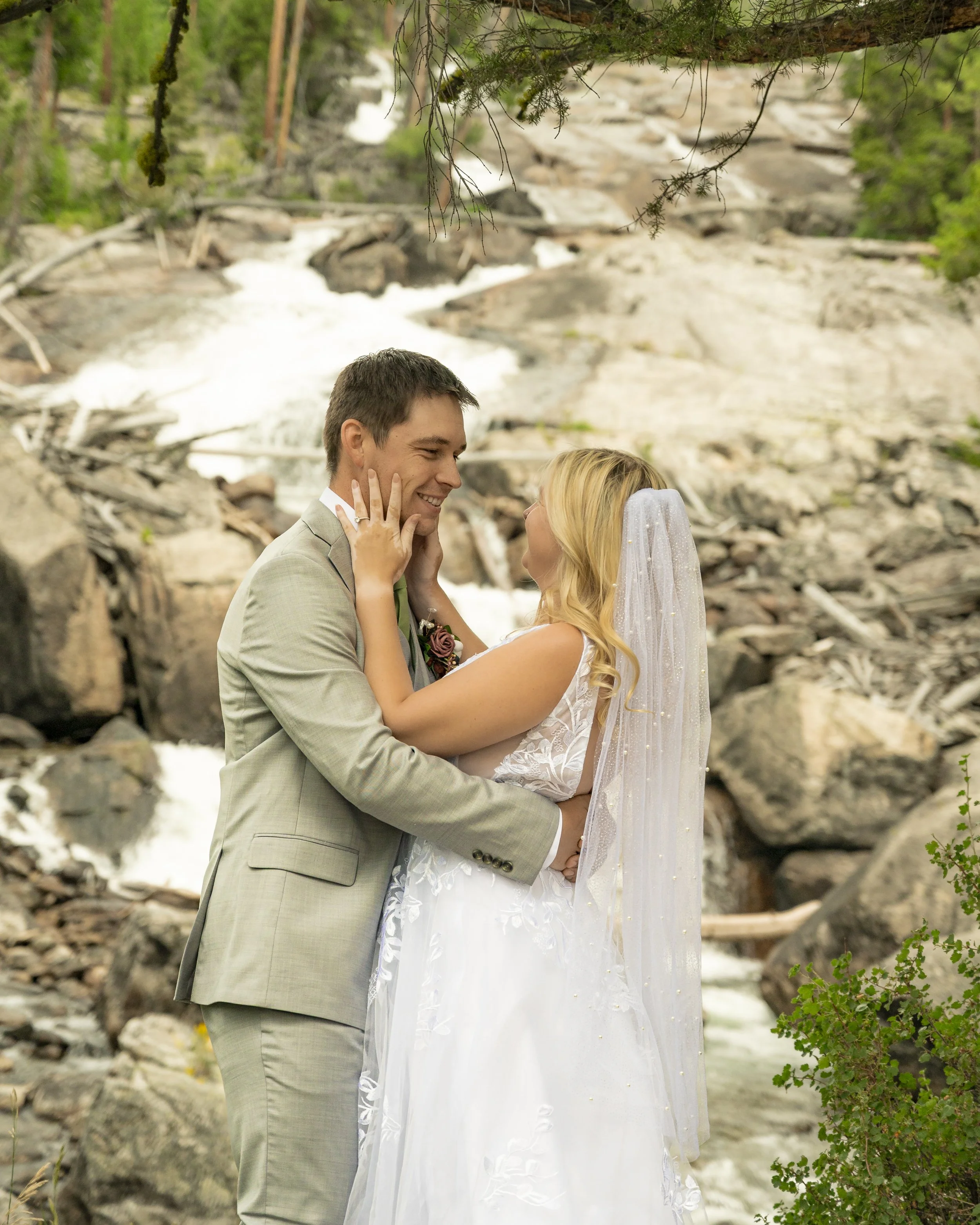 Zach+Hannah_BeartoothBridals-21 copy.jpg