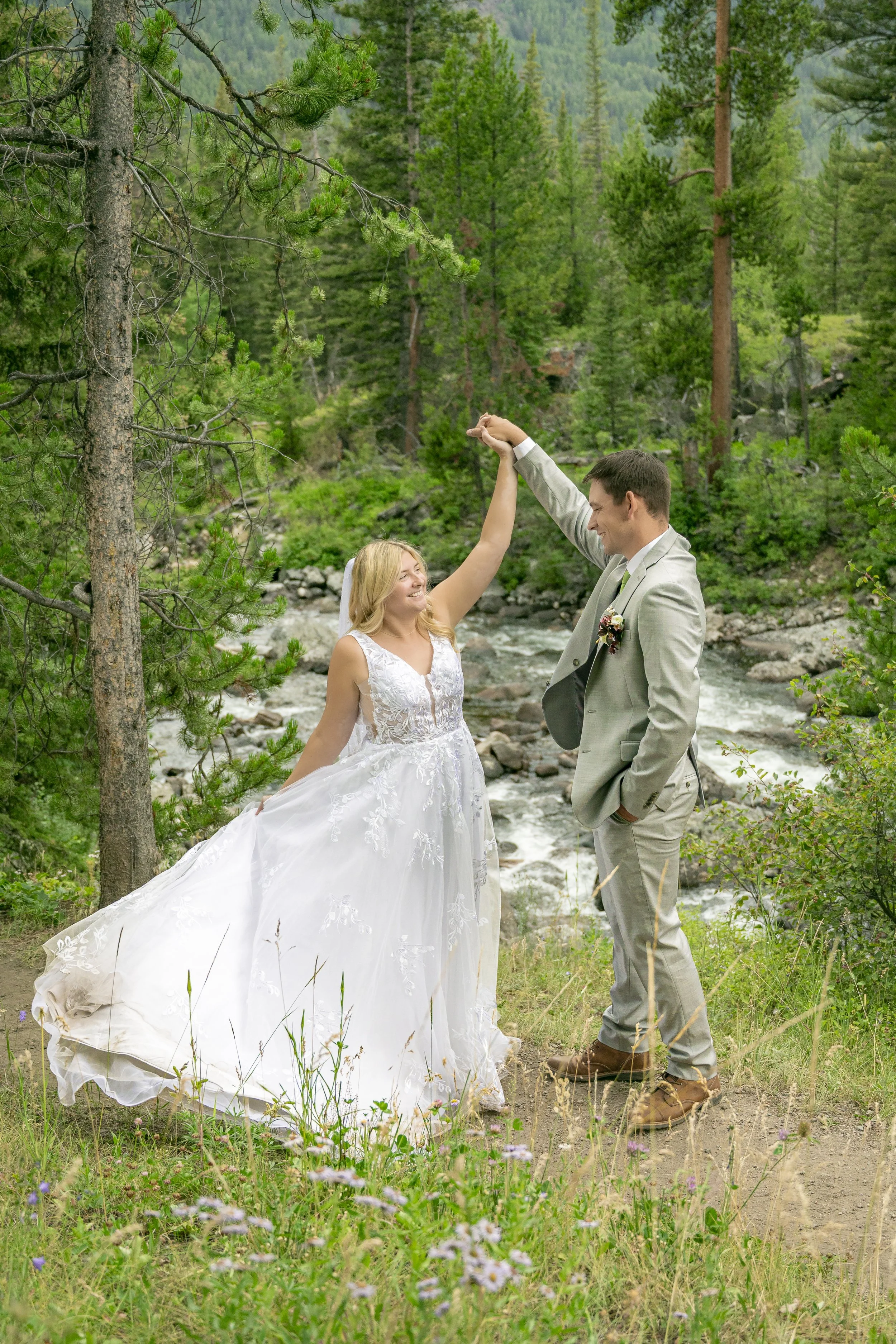 Zach+Hannah_BeartoothBridals-74 copy.jpg