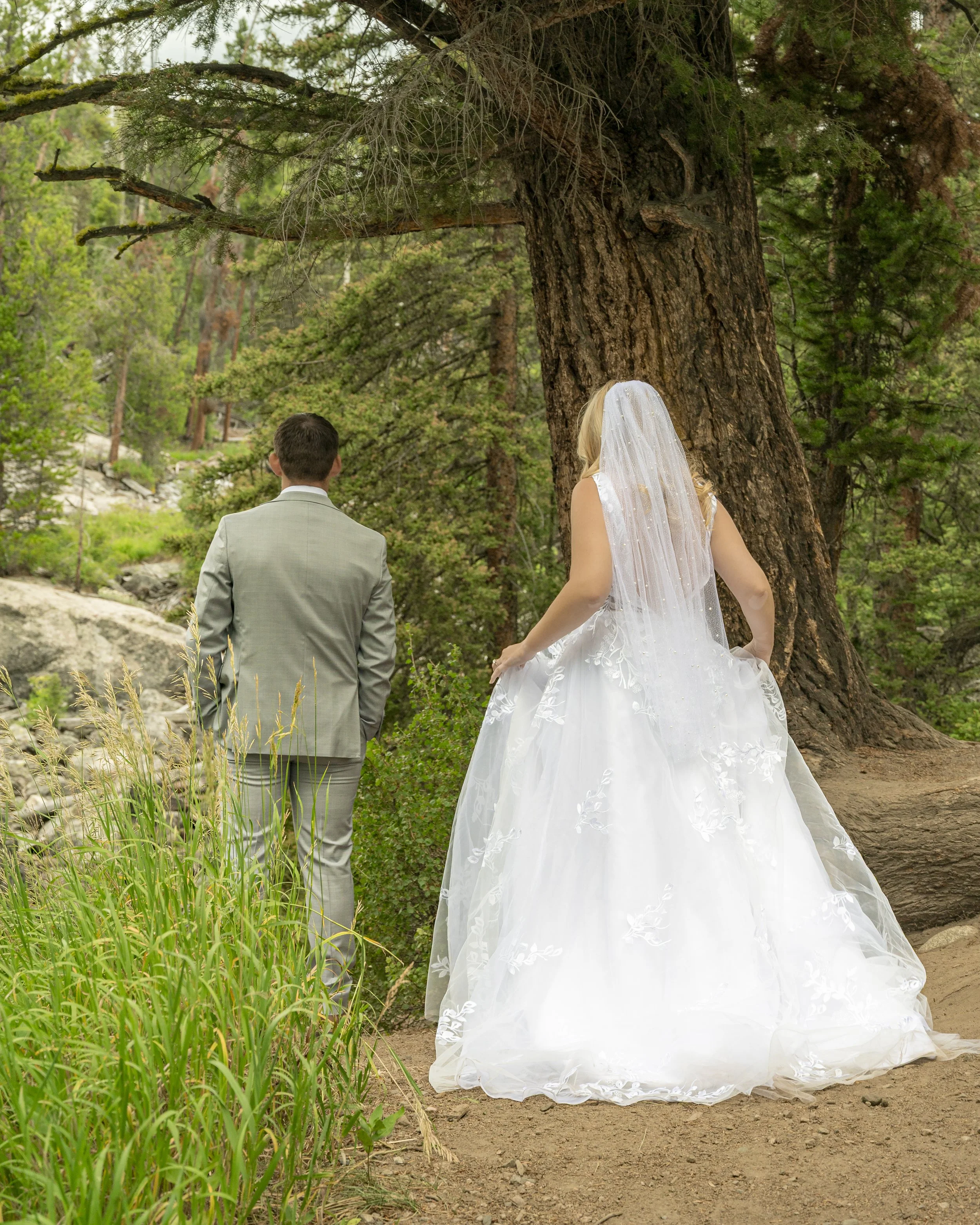 Zach+Hannah_BeartoothBridals-3 copy.jpg