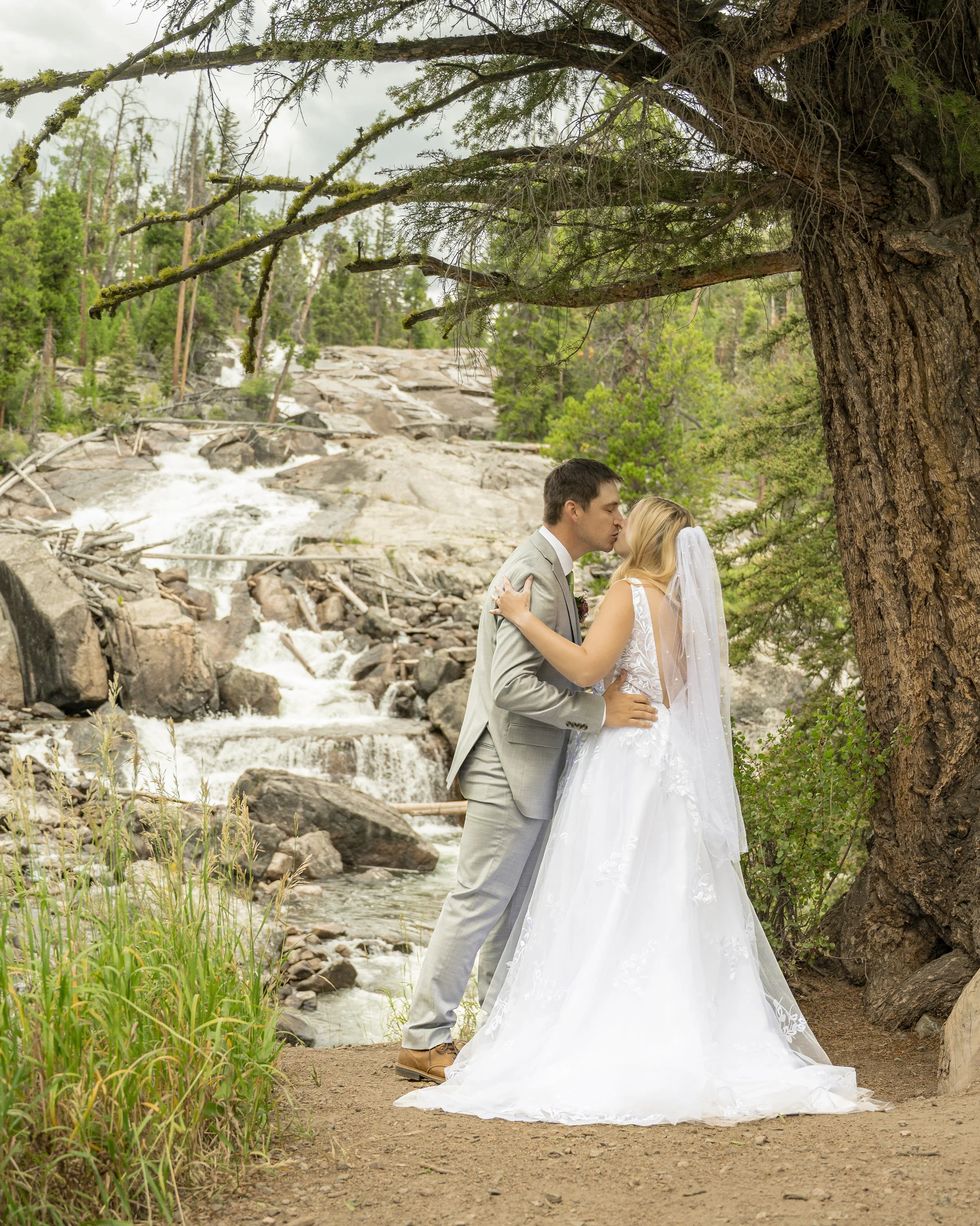 Zach+Hannah_BeartoothBridals-8 copy.jpg