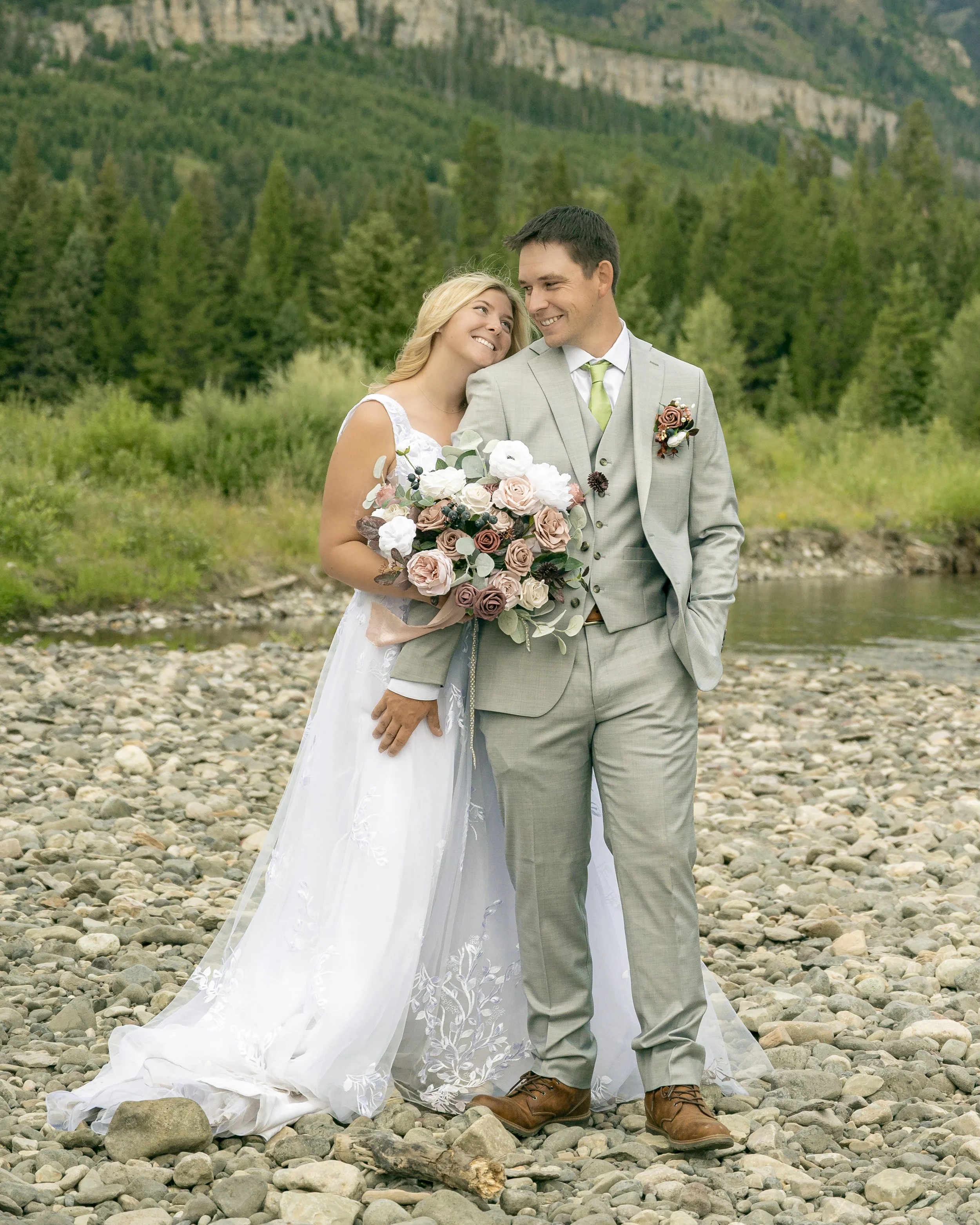Zach+Hannah_BeartoothBridals-168 copy.jpg