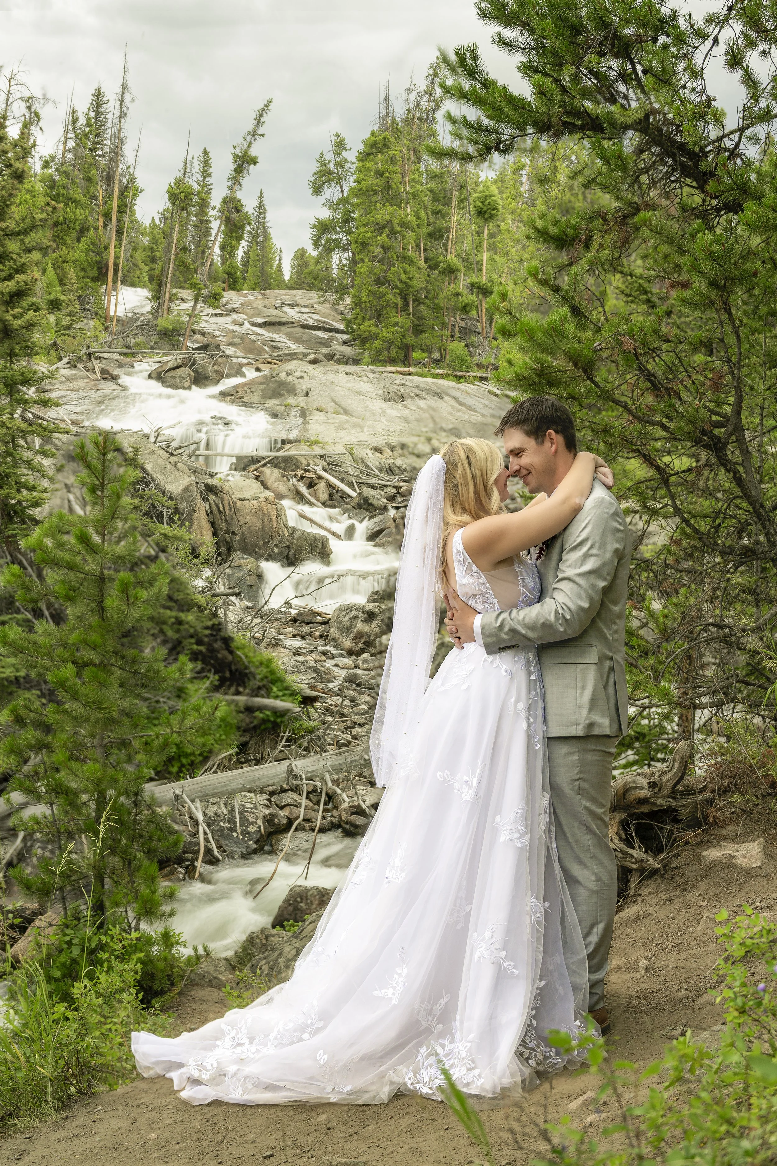 Zach+Hannah_BeartoothBridals-60 copy.jpg