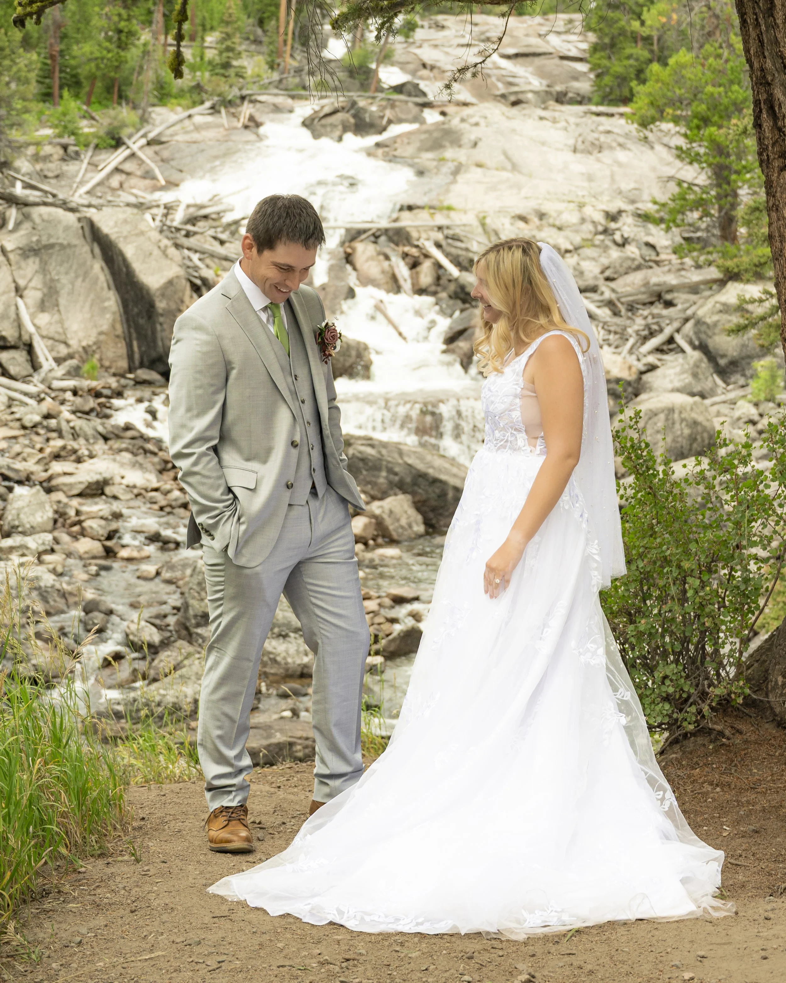 Zach+Hannah_BeartoothBridals-11 copy.jpg