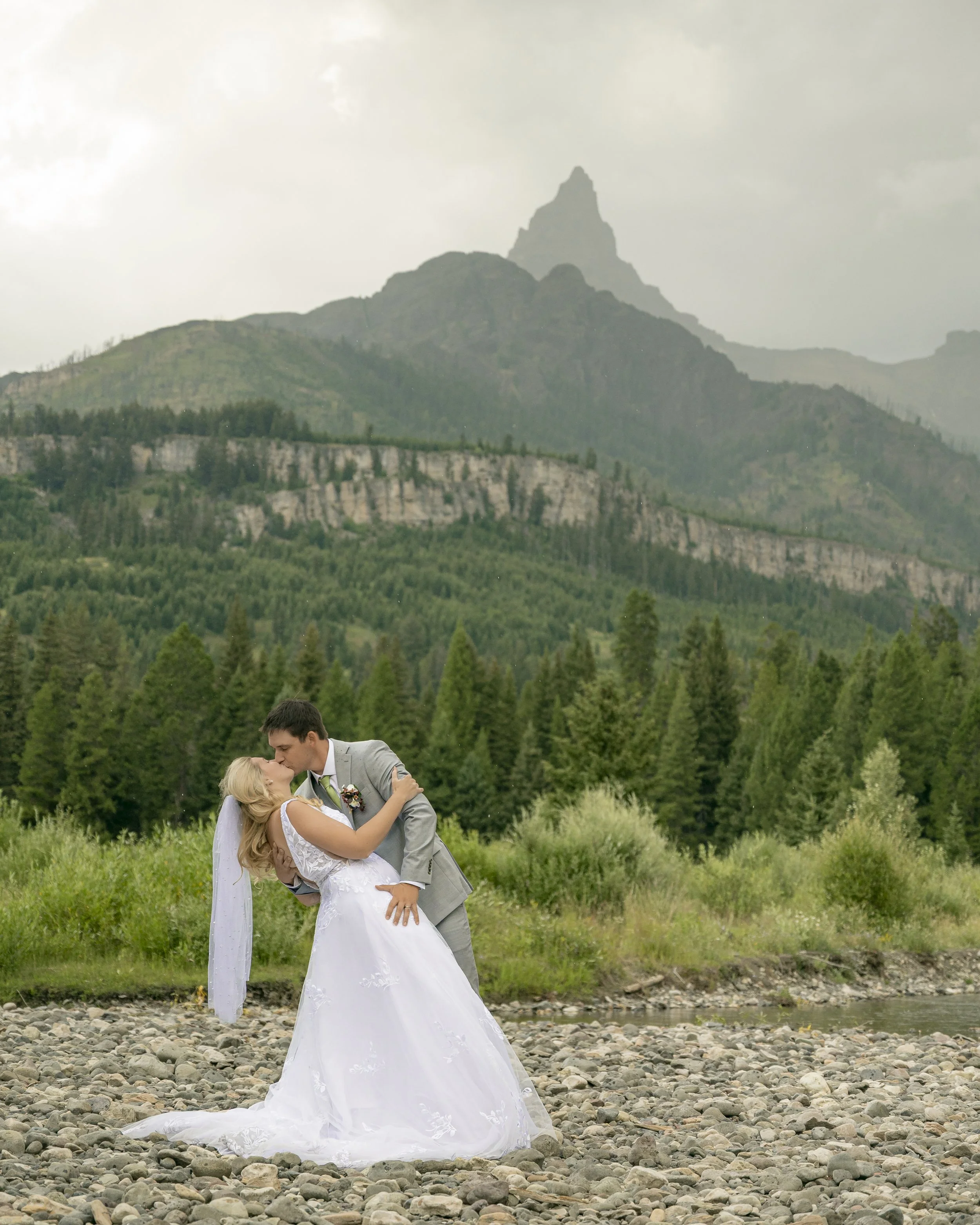 Zach+Hannah_BeartoothBridals-96 copy.jpg