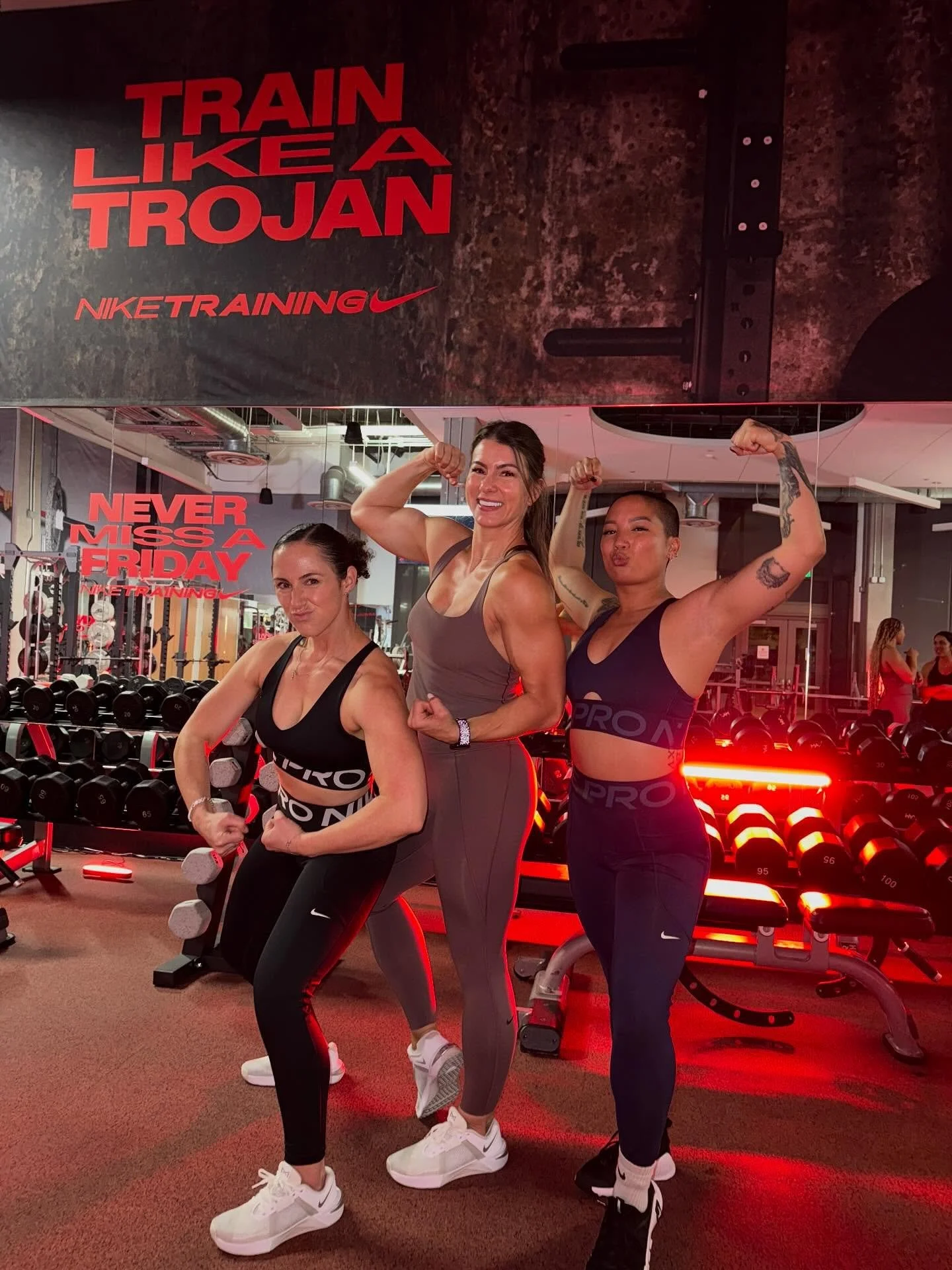 LOW KEY, THE SPOT. 

Night 2️⃣ of Friday Night Lift Club with  @niketraining was insane. 

Absolutely blown away by tonight&lsquo;s turn out and effort from students at @uscrecsports!!! Tonight I stood on the shoulders of my incredible team at @nikel