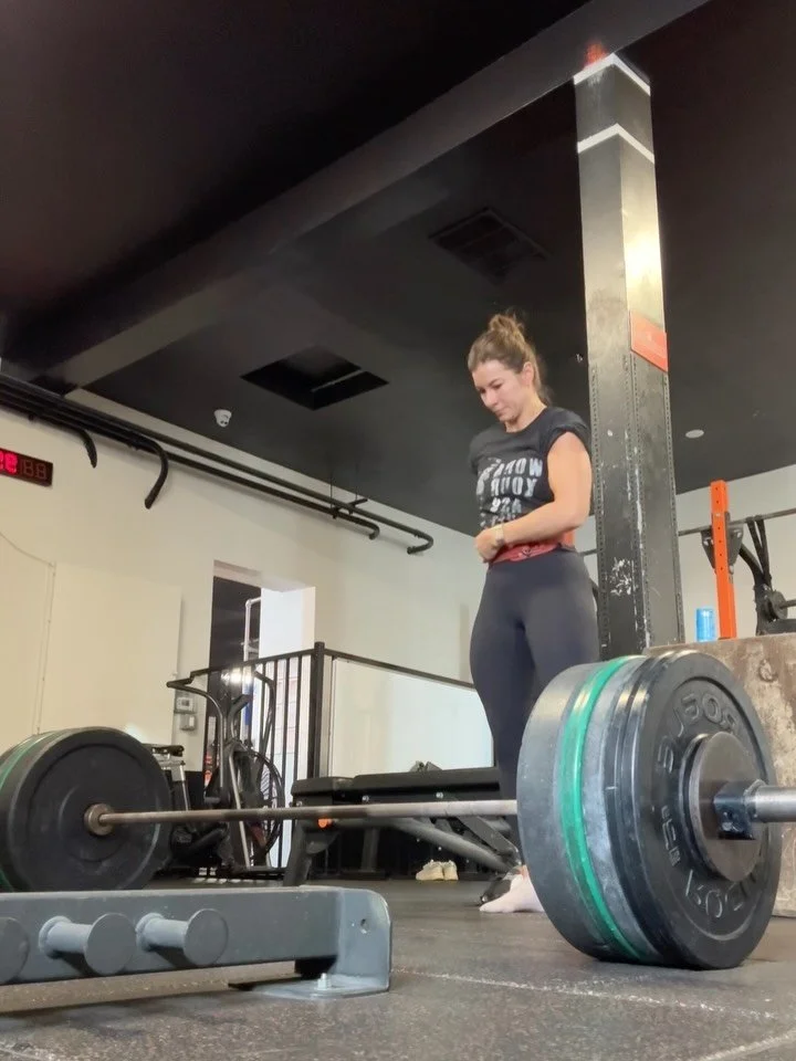 The more I deadlift the more I say the F word. 😂😂 This can&rsquo;t be just me. Thank you for keeping me focused @eddycoan @schwarzenegger &hellip; this was a lifetime PR for a 5 rep pull!!!

PS. @Sorinex dead crew, just a reminder that I 🖤 u and I