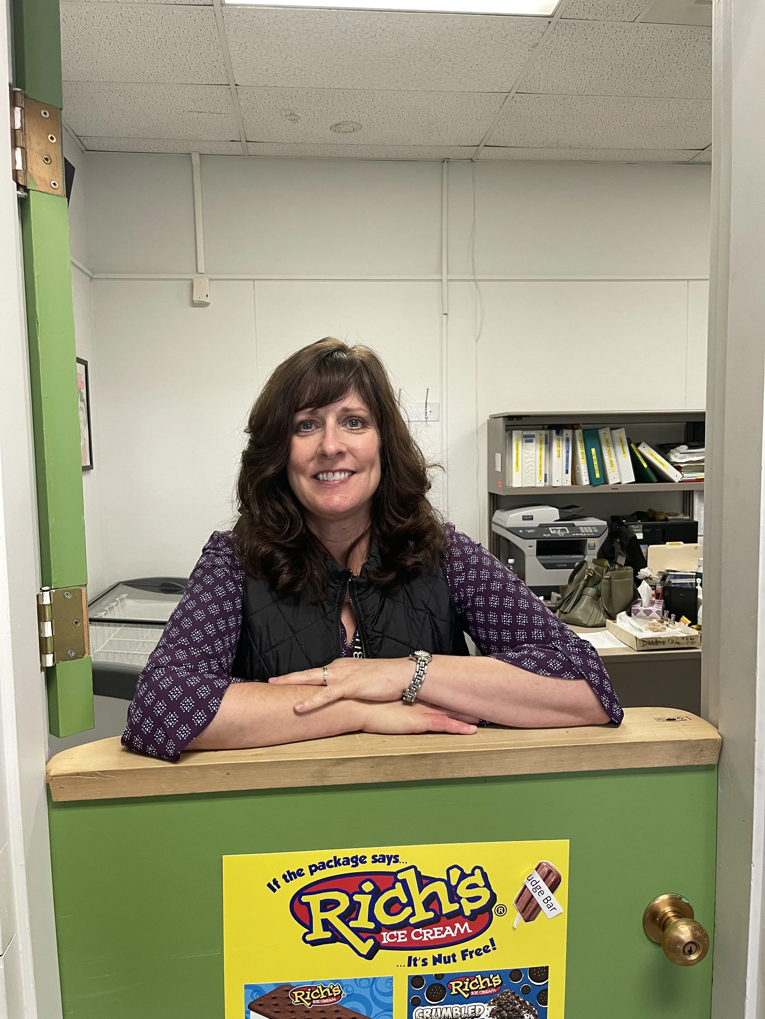  BRYAN LOPEZ/The Tower  Manteca High Teacher Debbie Hill smiles for the camera on Oct, 31, 2022.&nbsp; 