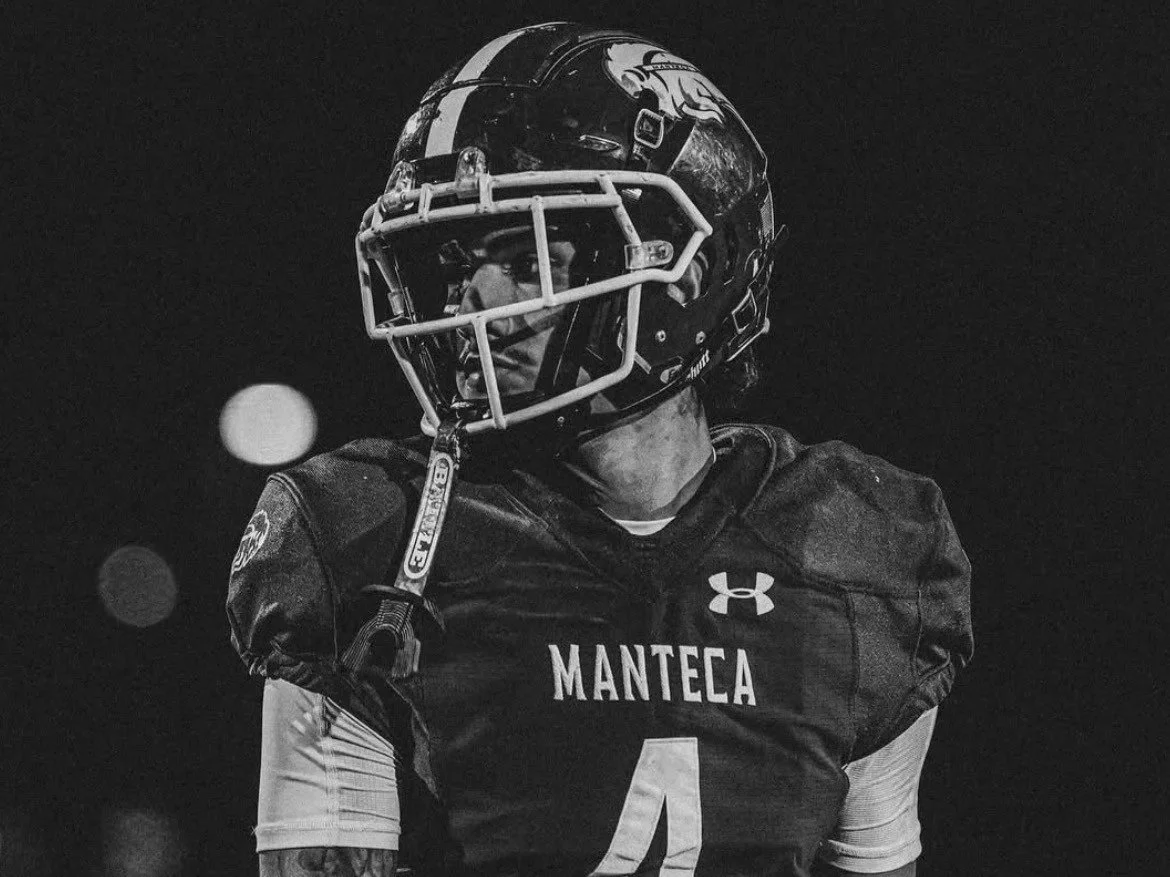 Fast 4ward: Martinez uses track to prepare for football