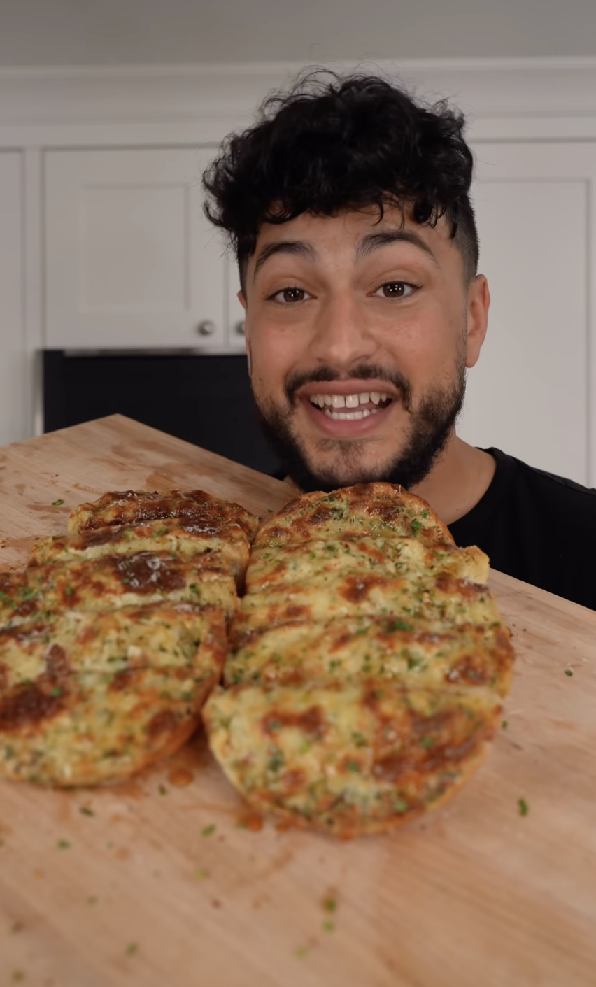 CHEESY GARLIC BREAD