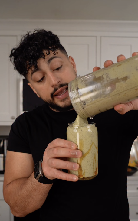 AVOCADO DATE SMOOTHIE