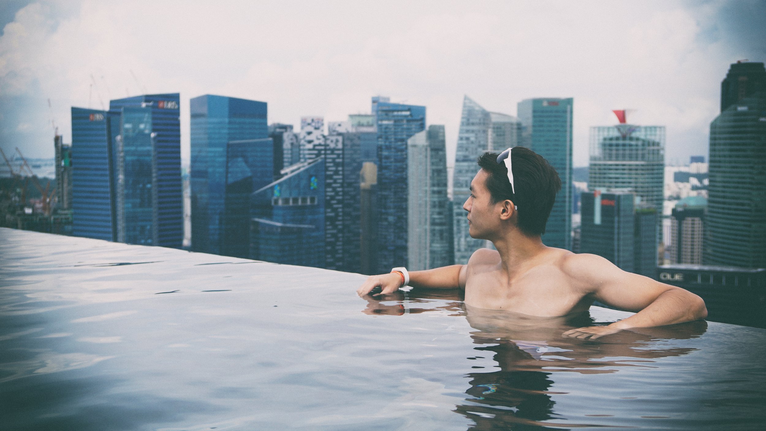 singapore-infinity-pool-freeman-fun-marina-bay-sands-rooftop-cbd.jpg