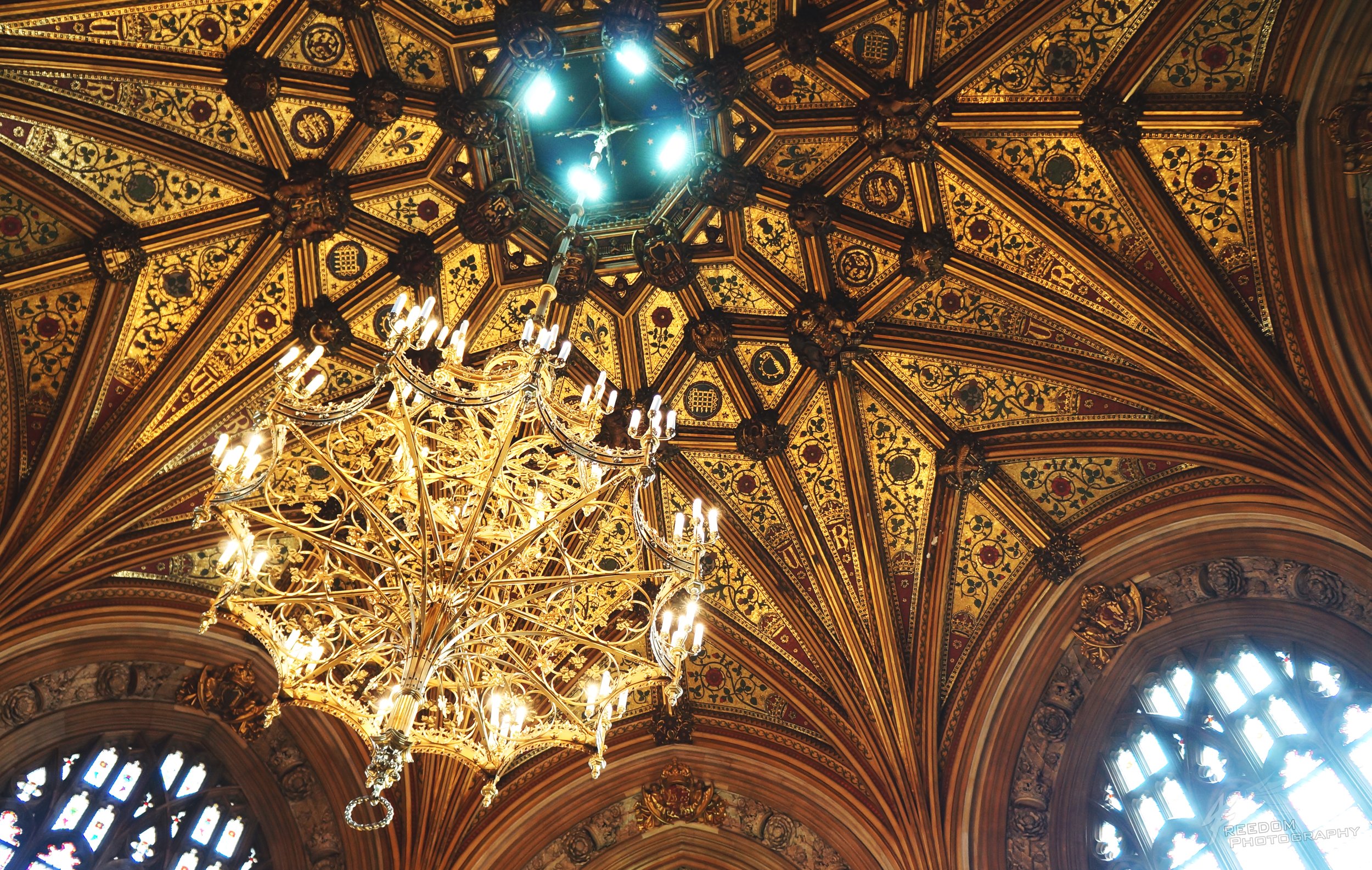west-minister-uk-chandelier-golden-interior-roof-freeman-fung-photography-DSC01535_b_l.jpg