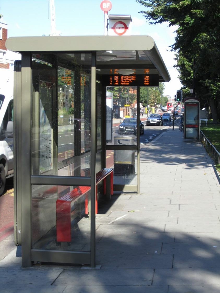 Arrêt d'autobus à Londres, photo prise par Stéphanie Gamache