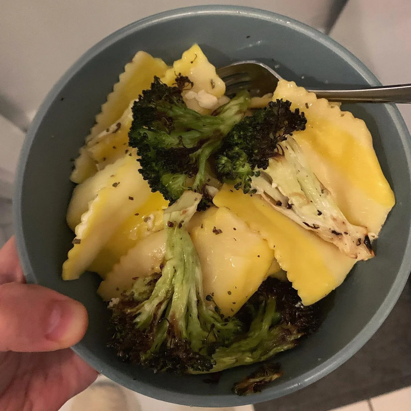 Lemon Basil Ravioli - topped with roasted broccoli, EVOO, balsamic vinegar, and s+p.
.
.
.
#italian #dinner #registereddietitian #registereddietitiannutritionist #rdn #rd #dietitianapproved #rdapproved #rdnapproved #nutrition #nutritionist #dietitian