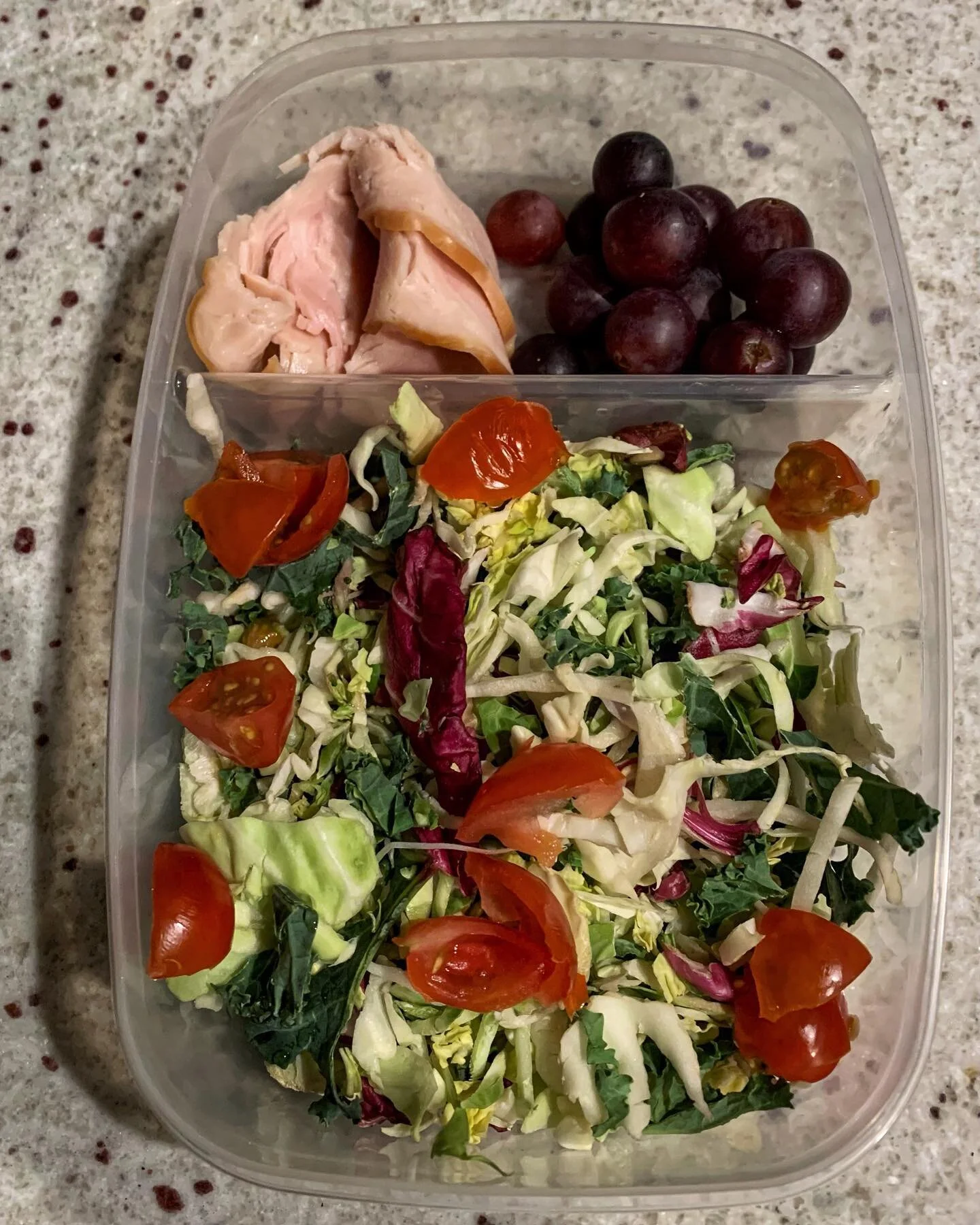 | Big Kid Lunchbox |
✨ salad featuring cherry tomatoes, shaved brussels sprouts, shaved broccoli, baby kale, radicchio, and cabbage
✨ handful of red grapes
✨ 2 slices of honey-roasted turkey breast
✨ 1 medium-sized honey crisp apple (not pictured)
✨ 