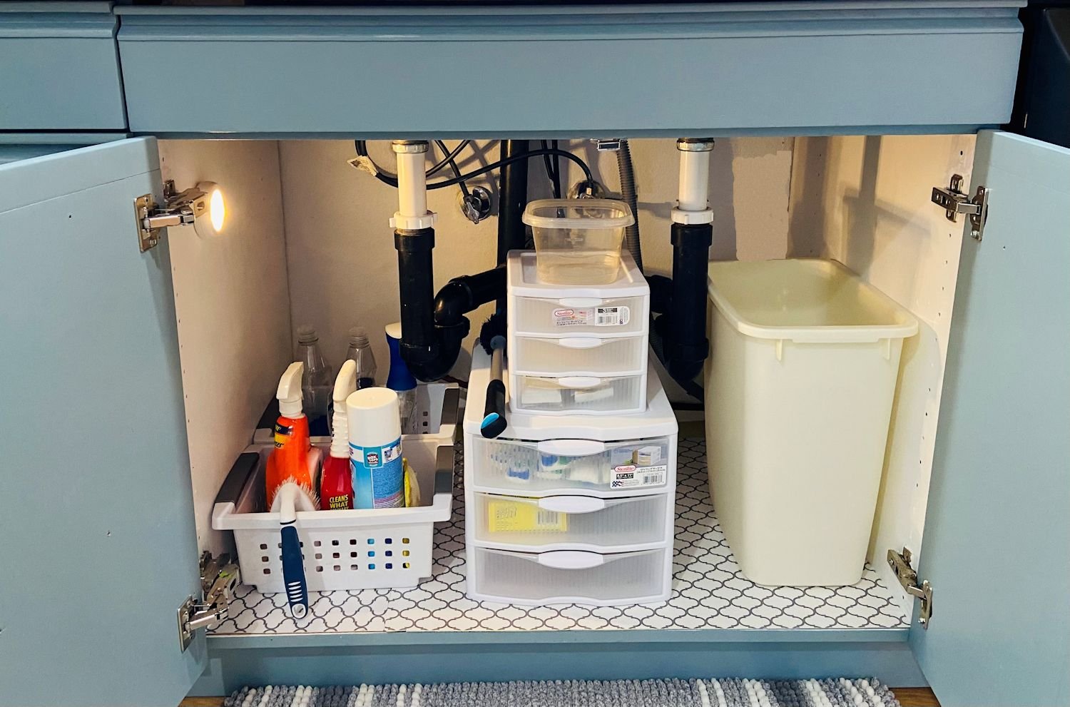 Inexpensive Storage Ideas To Make The Most Of A Kitchen Sink Cabinet  Diy kitchen  storage, Kitchen hacks organization, Under sink storage