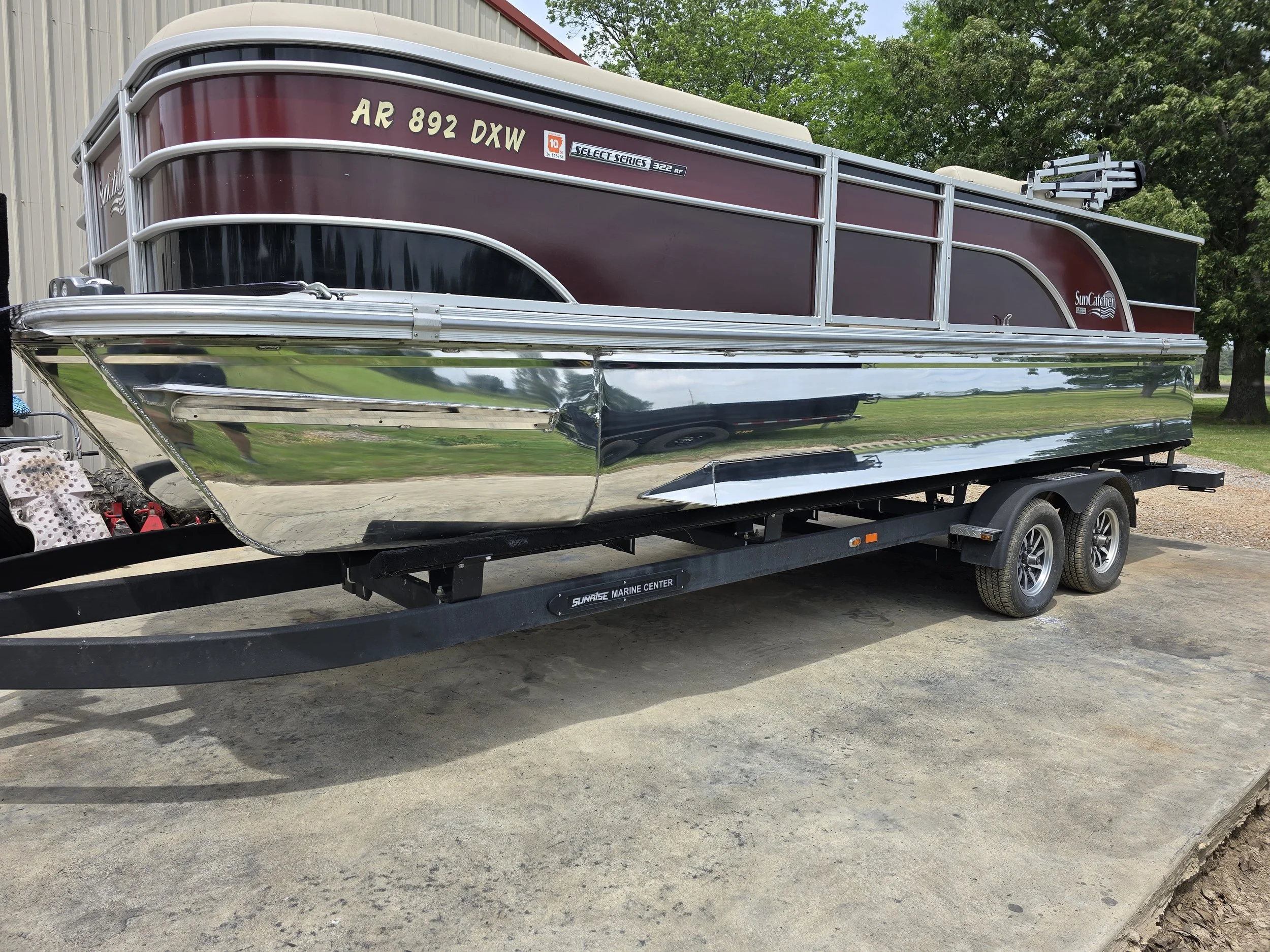 Pontoon detailing. Boat detailing. Pontoon metal polishing.