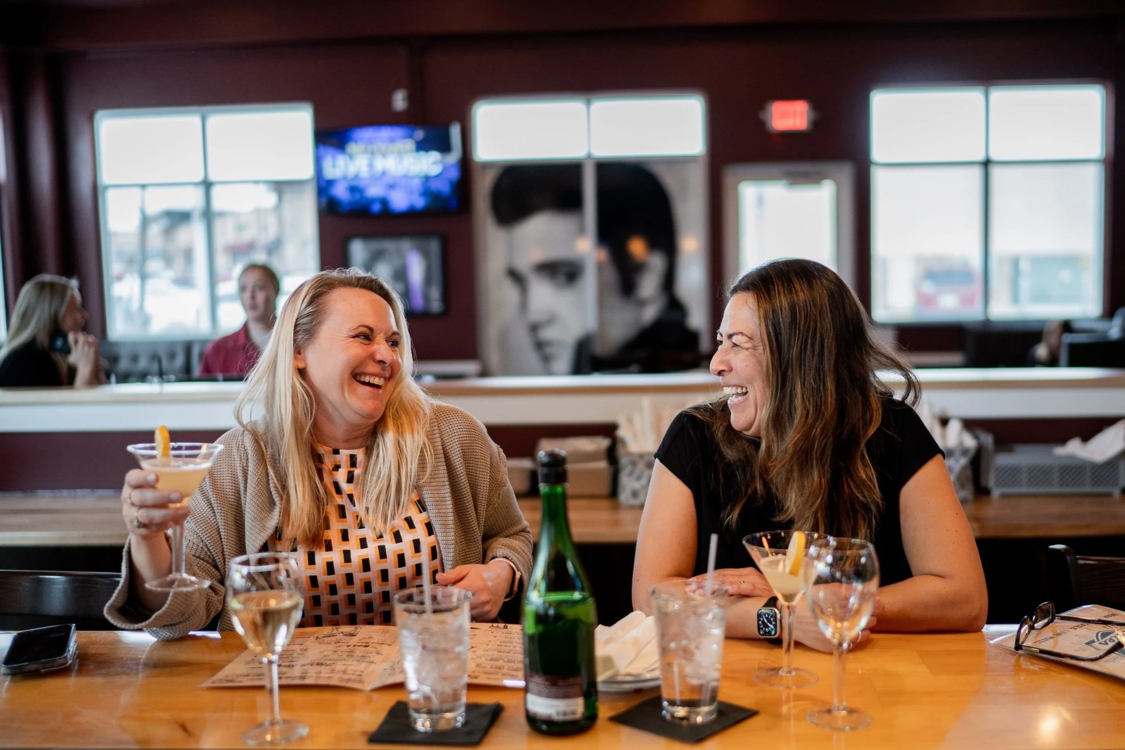 Neighborhood Bar in Colorado Springs, CO Notes Bar