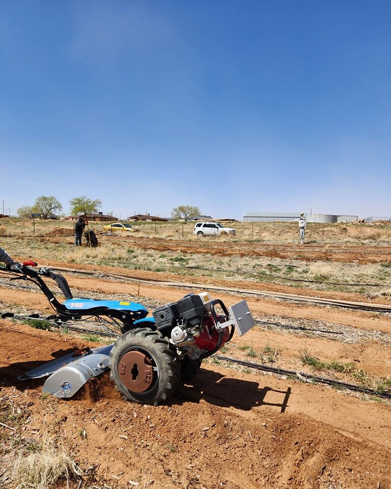 We knocked out two fields today! Teesto community garden and a local farmer in leupp! Bcs training as well as plowing our first time!
#chishiefarms #az #navajonation #foodsovereignty# teesto gardens #farmlife