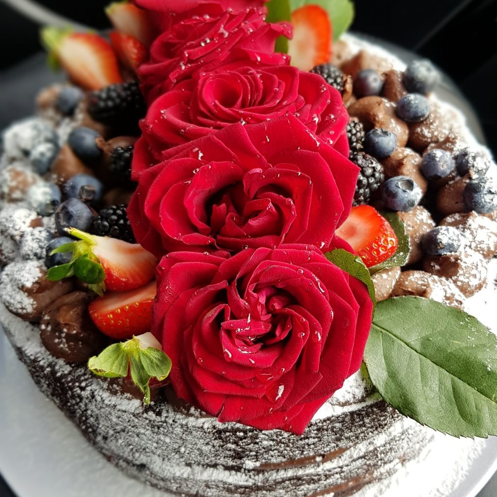 cake with roses.jpeg