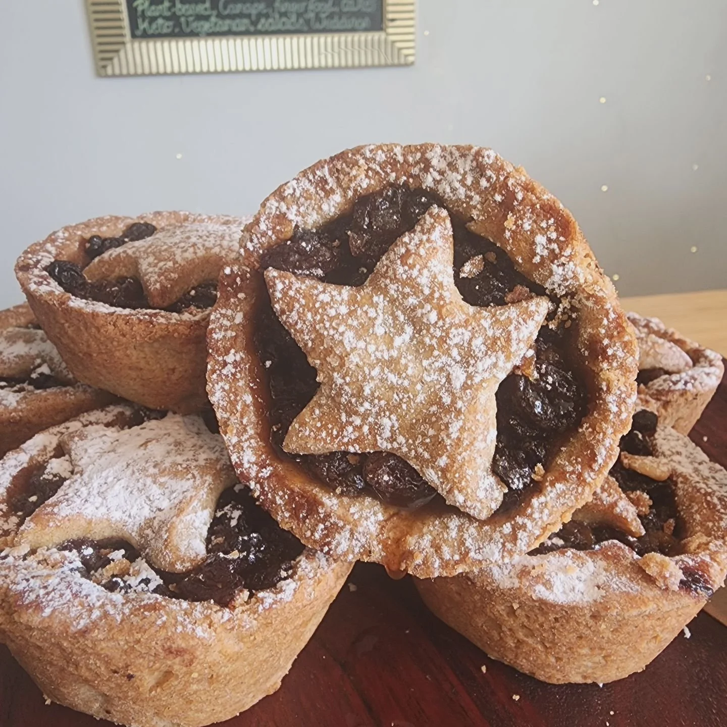 What's the secret to a Christmases pie? It's all in the pastry!
I think I've eaten more than I've sold 😅 😳 🤣

See you at lunch time