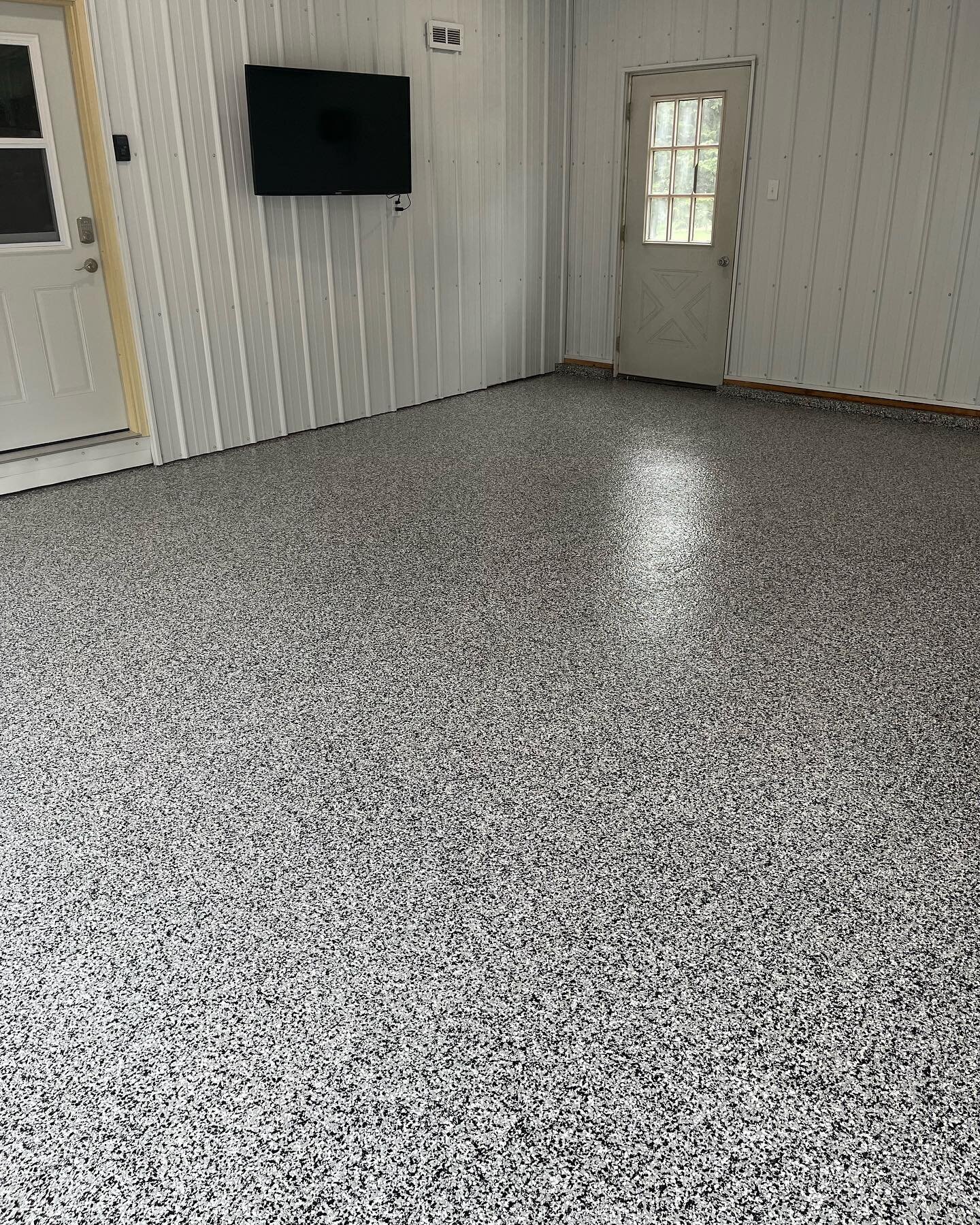 &ldquo;Domino&rdquo; color always is a crowd pleaser! We installed this #epoxyfloor to dress up the area and to have years of easy cleaning! Call today for your free quote! 📞 605-524-2180