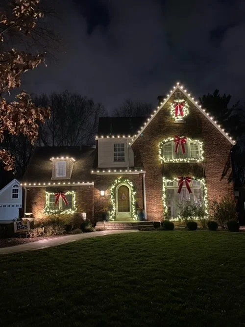 Warm White with Lit Garland and Wreaths