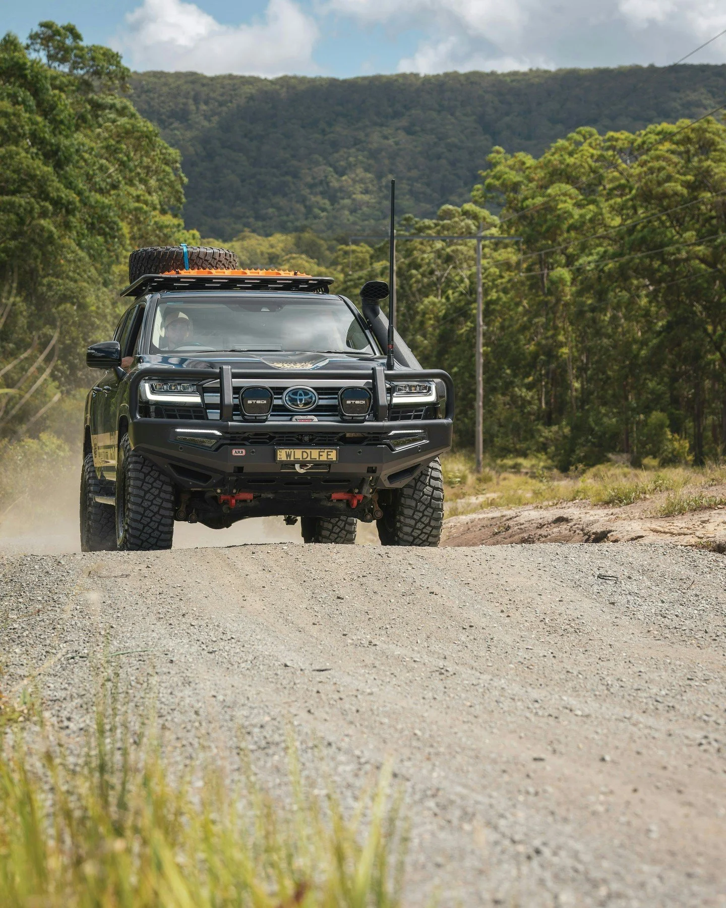 Sending it into the weekend! 🚀 

#frontendfriday with @lmz_goes_wild 300 Series 'Ziggy'

Tell us where you're heading this weekend in the comments below! ⬇️

#arb4x4life #300series #lakemaczoo