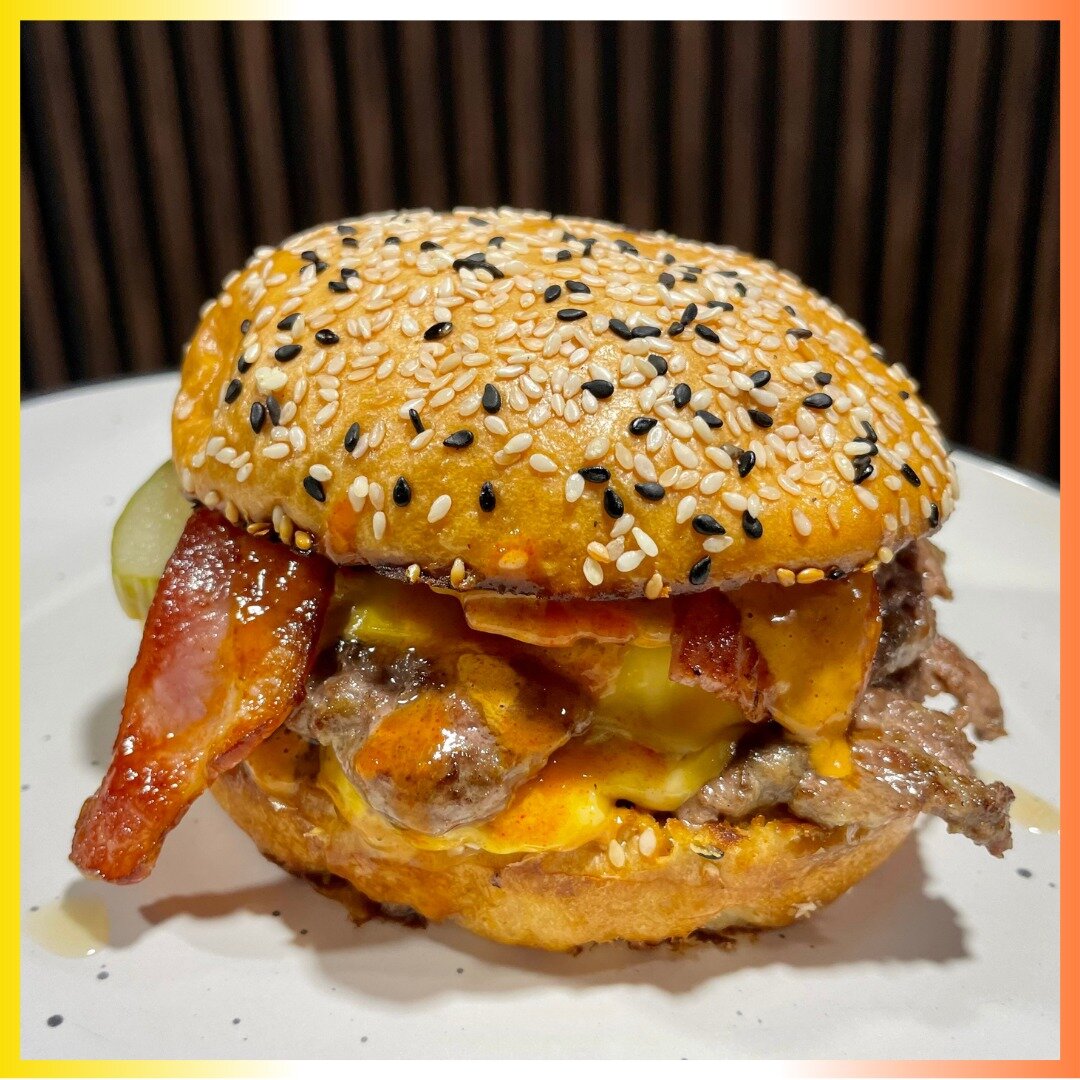 Have you tried Fiery Bull Smash'd yet? 😍
2x smashed beef patty, streaky bacon, cheddar, jalape&ntilde;o, hot sauce..
What's not to like about FIERY burger!?

#HungryCowAU
☎️ 0434 099 COW [269]
📌 1 Military Road, Avondale Heights
⏰ 5 pm - 10 pm

.
.