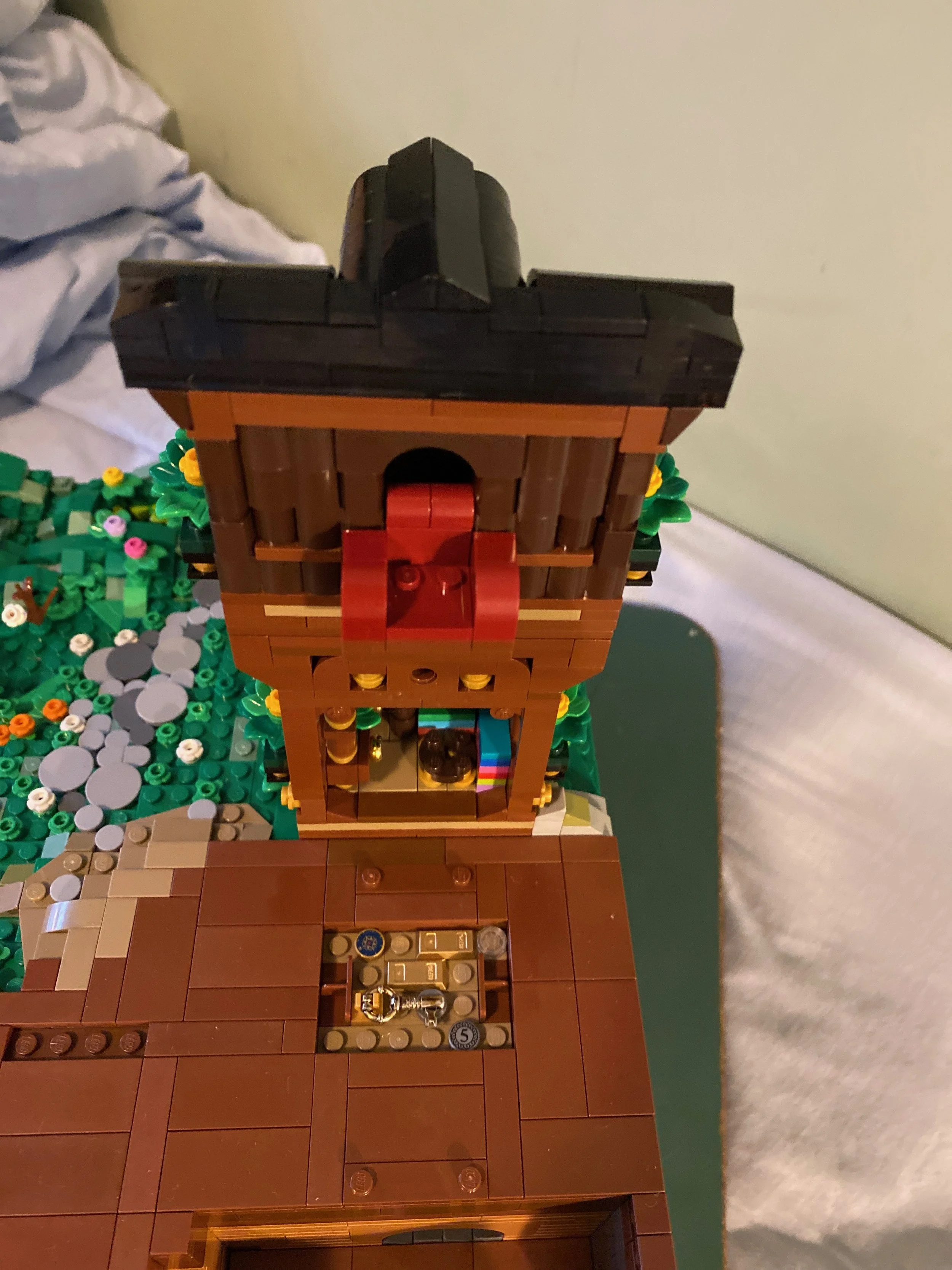 MOC Spotlight: “Wizard’s Cottage” by Connor McGrath Level2 Chair 1