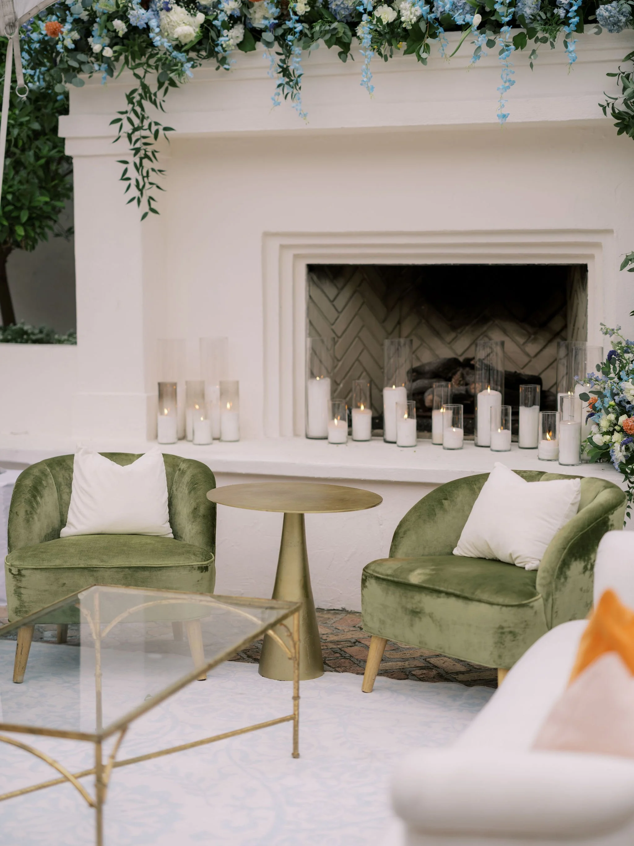 A outdoor wedding reception lounge at Il Mercato in New Orleans.