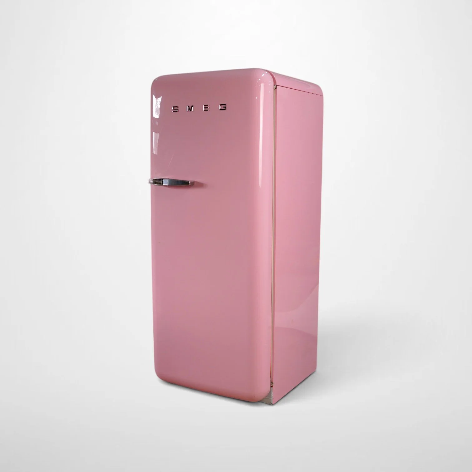 Smeg vaaleanpunainen jääkaappi