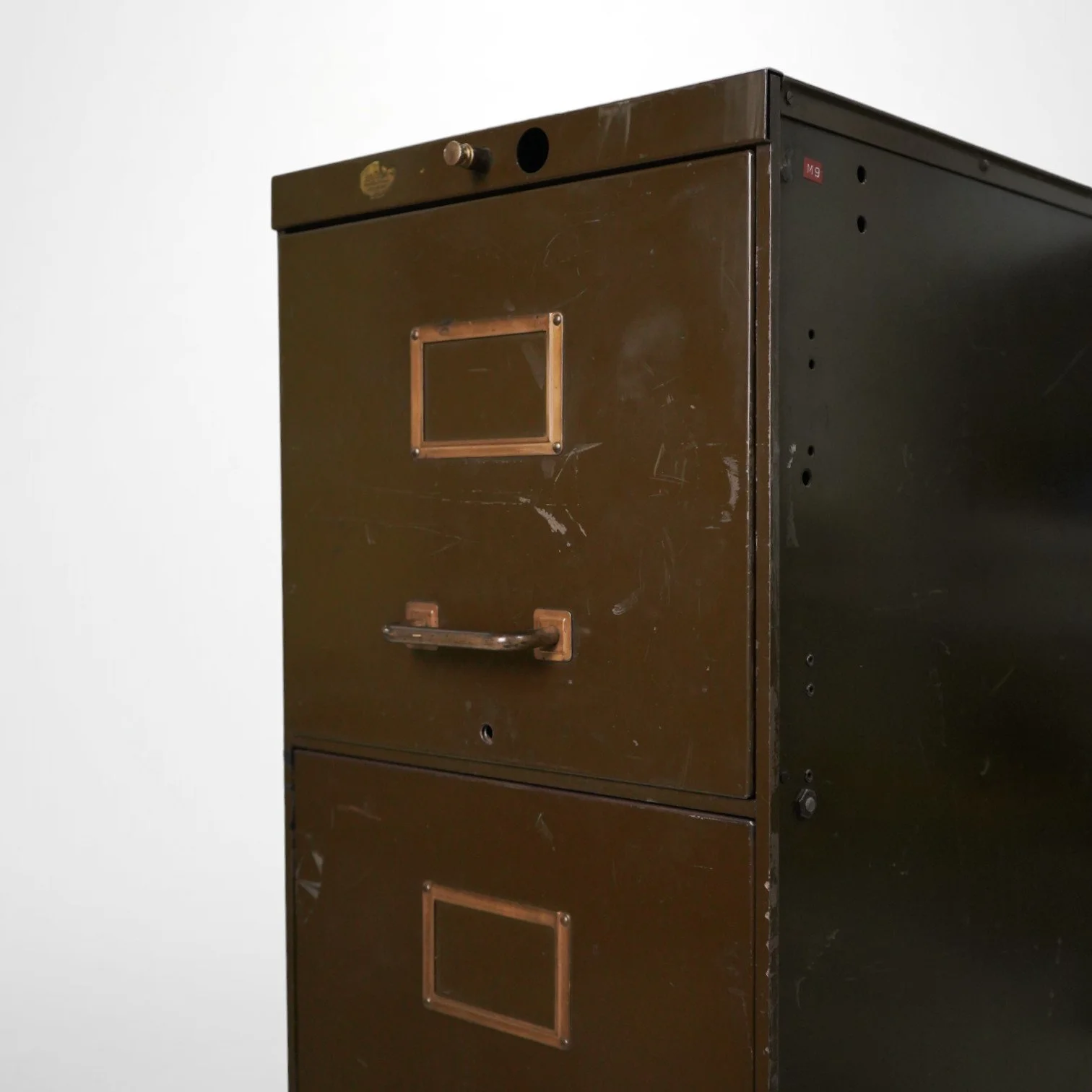 arkistokaappi_armygreen03-Photoroom.jpg