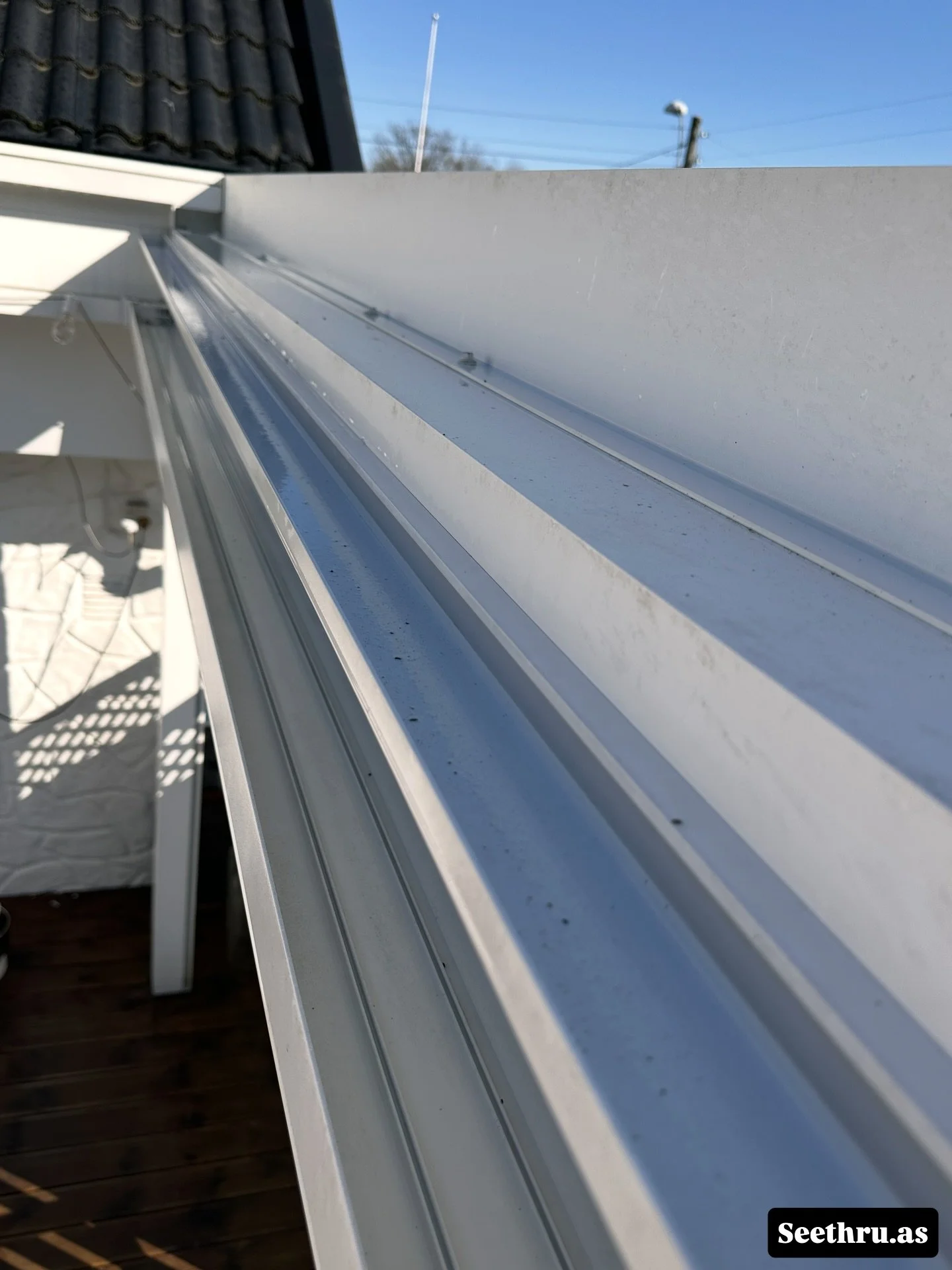 F&oslash;r og etter😍 
Vi tilbyr &aring;rlig vedlikehold av fin utestue/pergola! 
Sol og gr&oslash;nske t&aelig;rer p&aring; strukturen og farge. 
Gratis befaring i Vestfold📍