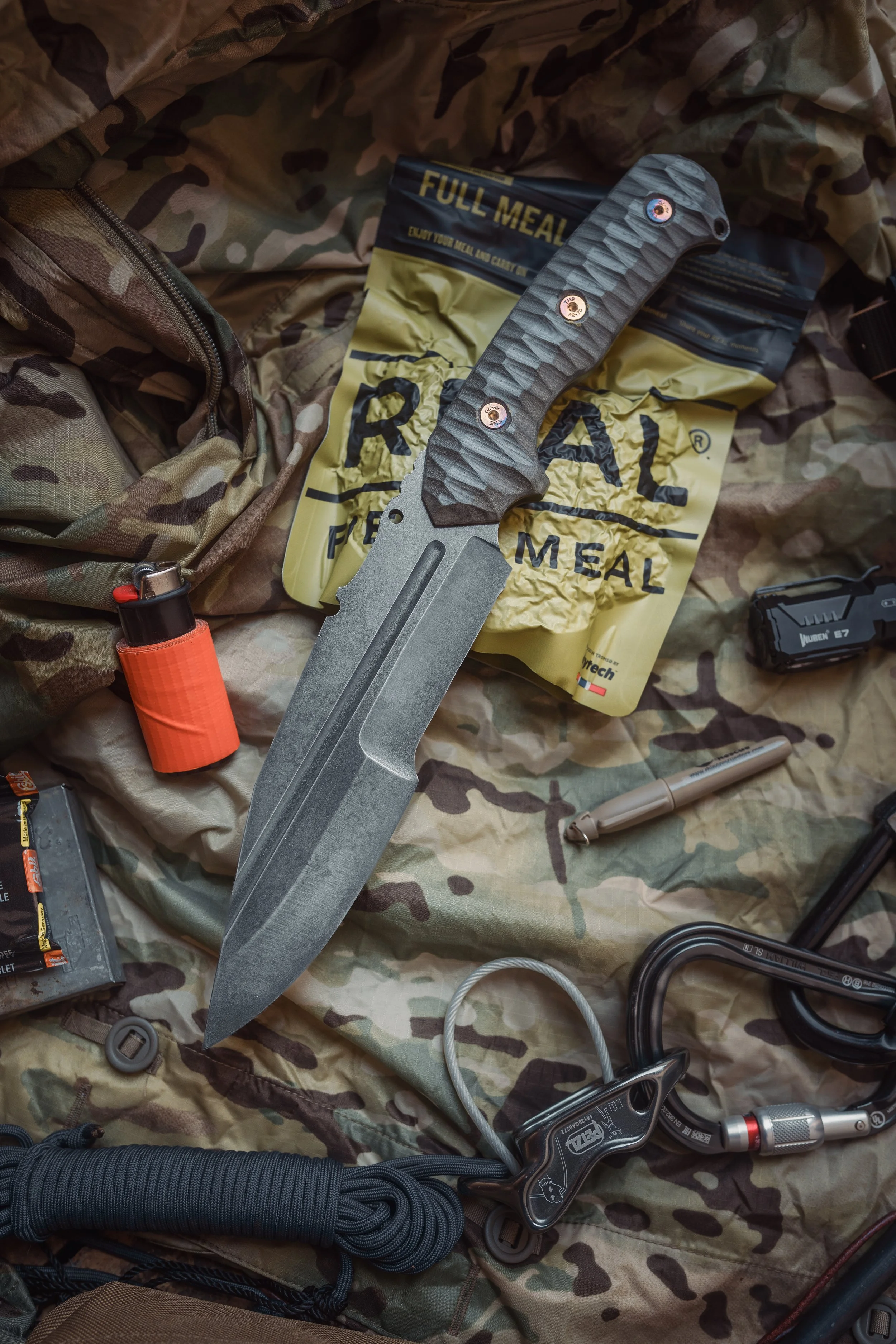 wandertactical-outdoor-survival-knife-photography-alex-wander.jpg